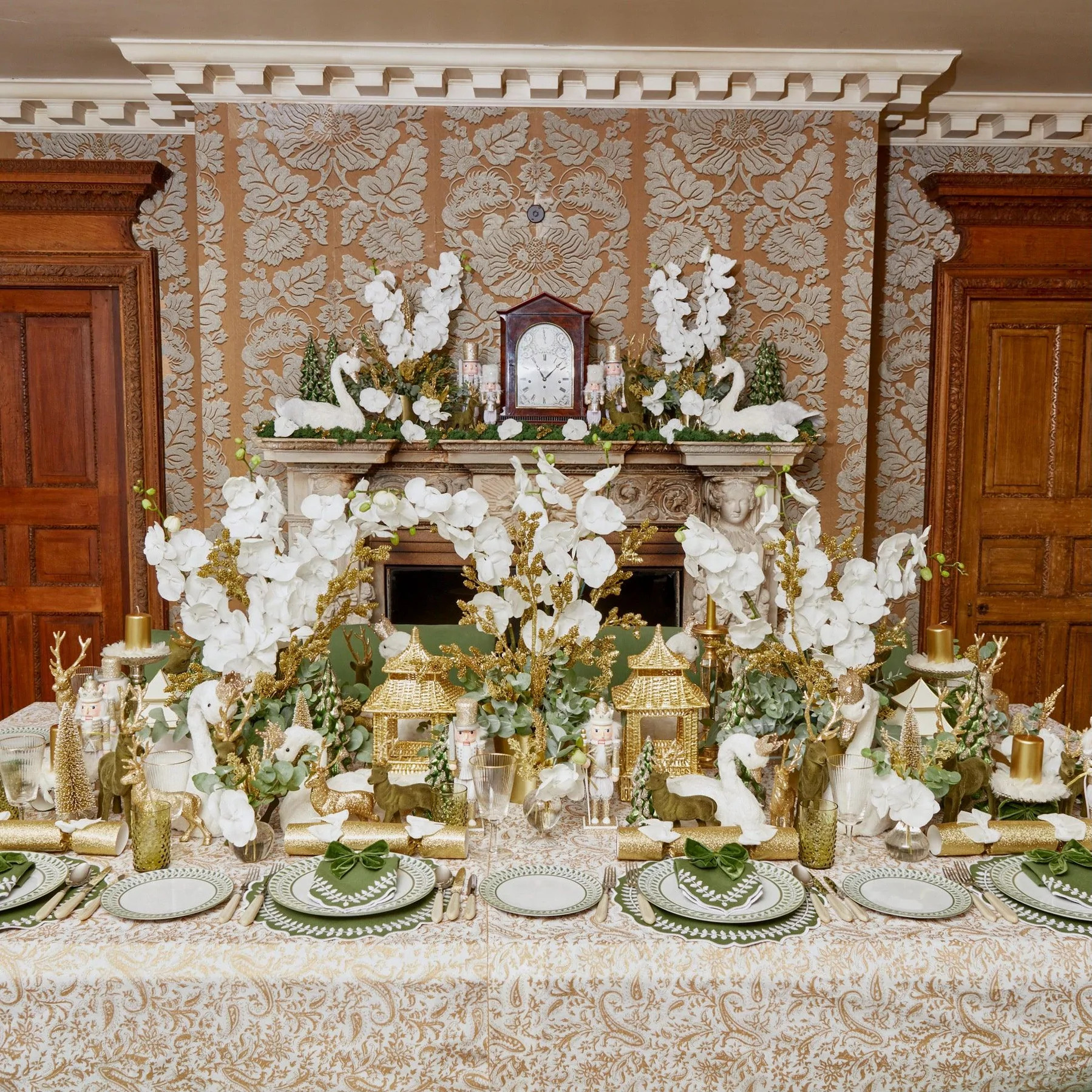 table Noël décoration verte et dorée table Noël décoration verte et dorée