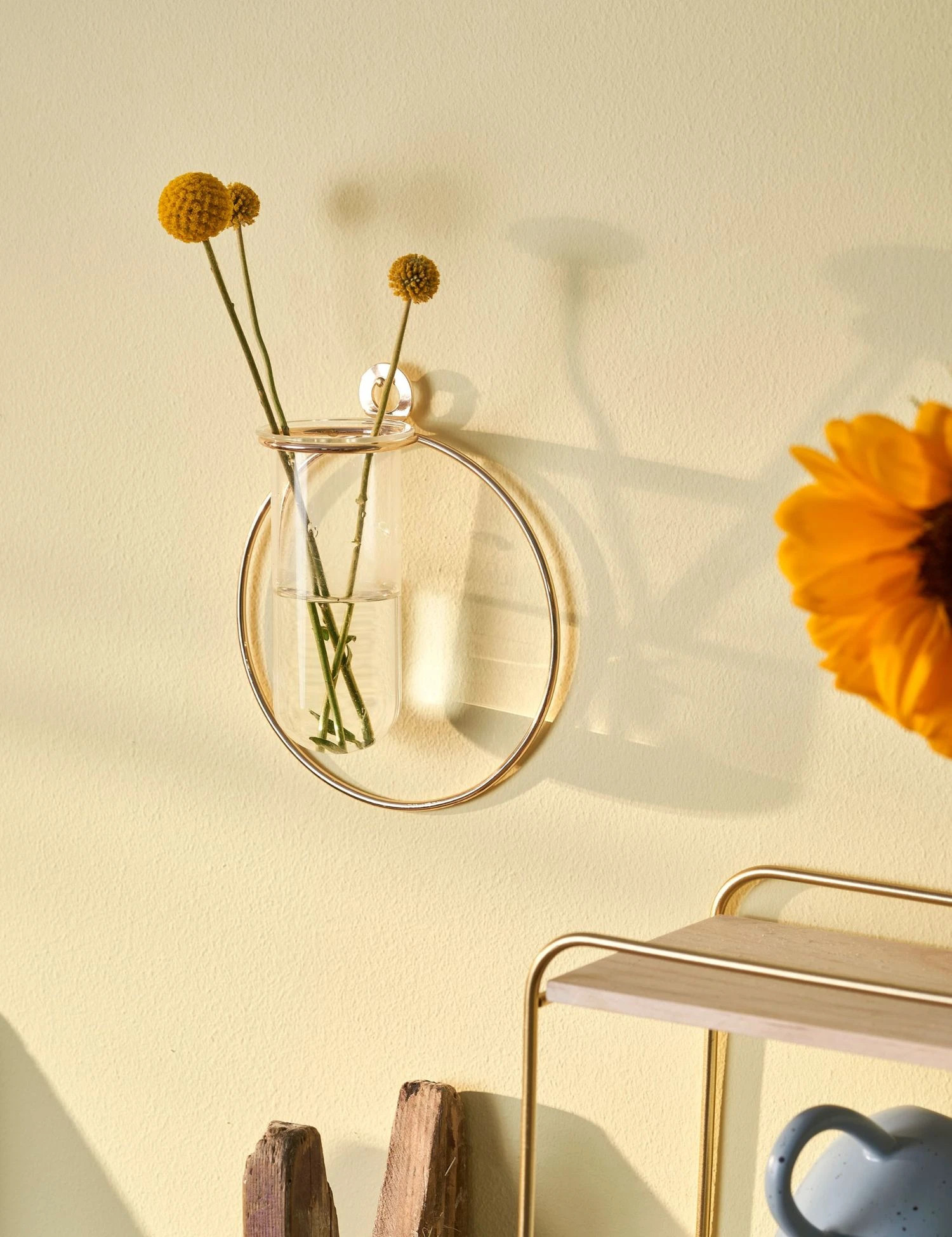 vase mural