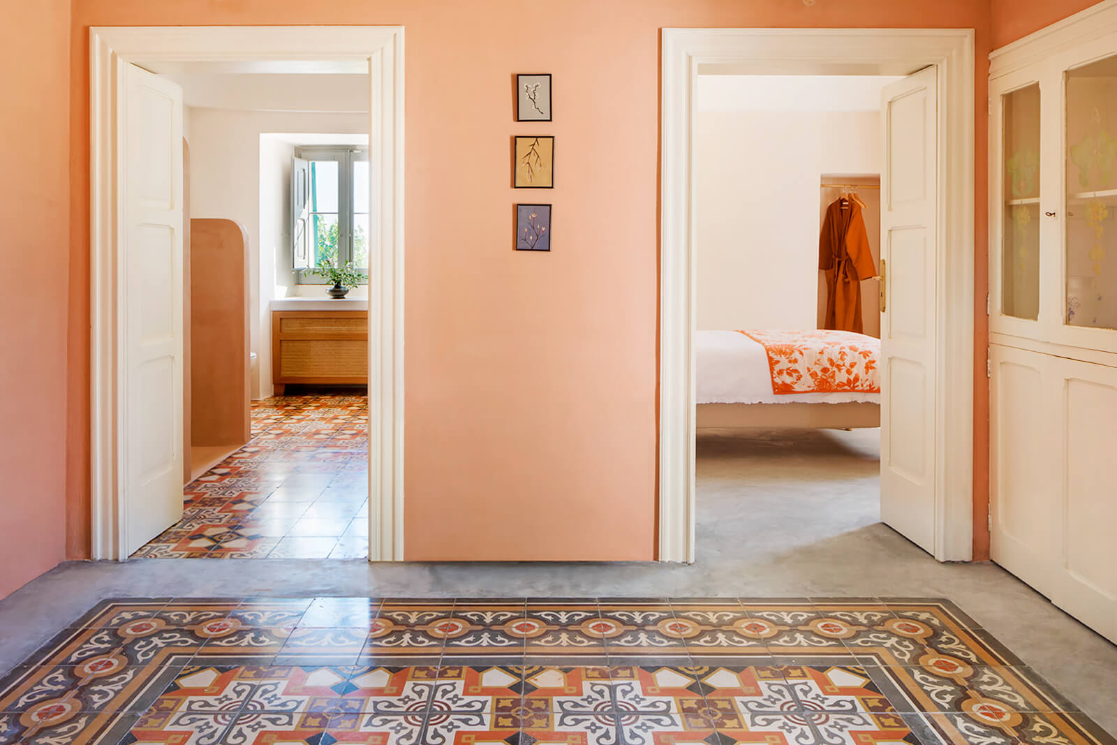 entrée avec carreaux de ciment anciens