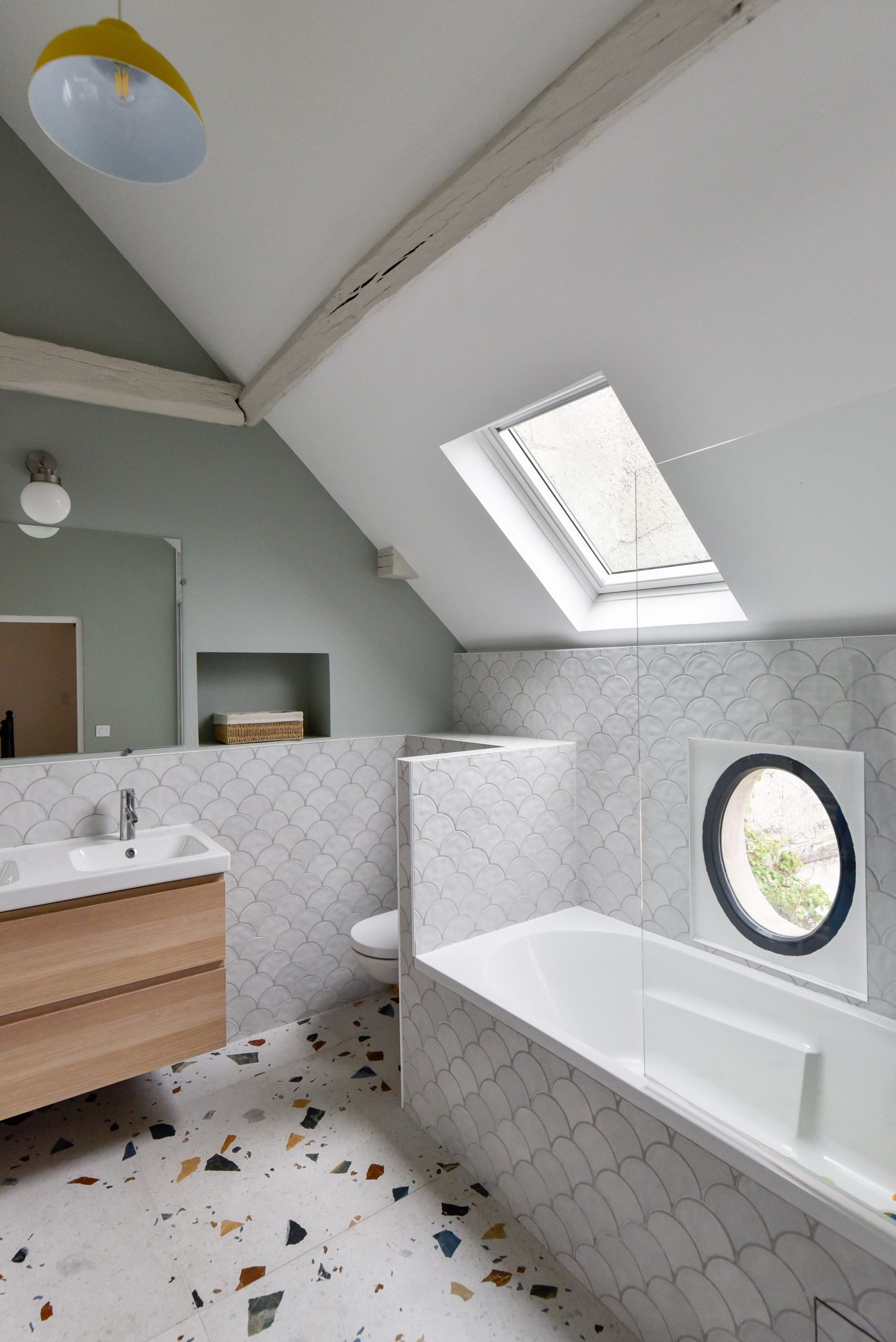 salle de bain mansardée maison rénovée