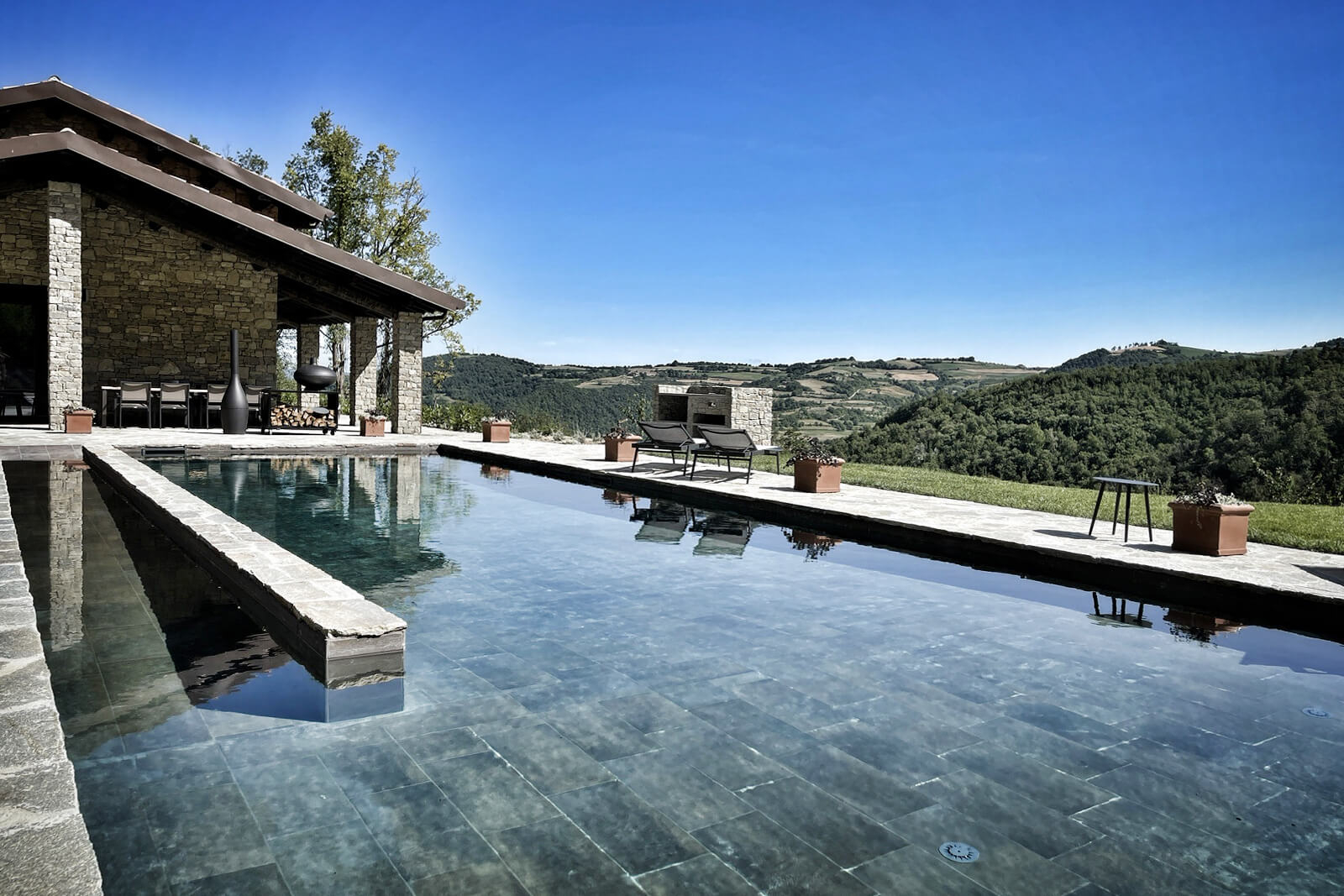 piscine maison rénovée dans le Piémont piscine maison rénovée dans le Piémont