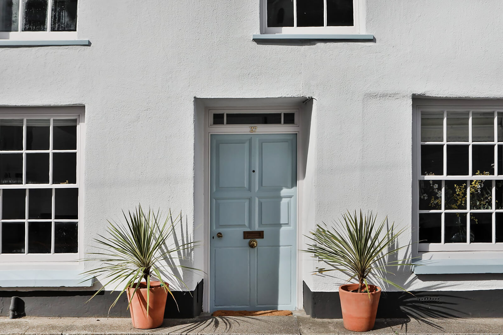façade cottage bleu dans le Devon façade cottage bleu dans le Devon