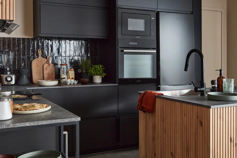 cuisine Leroy Merlin bois et noir
