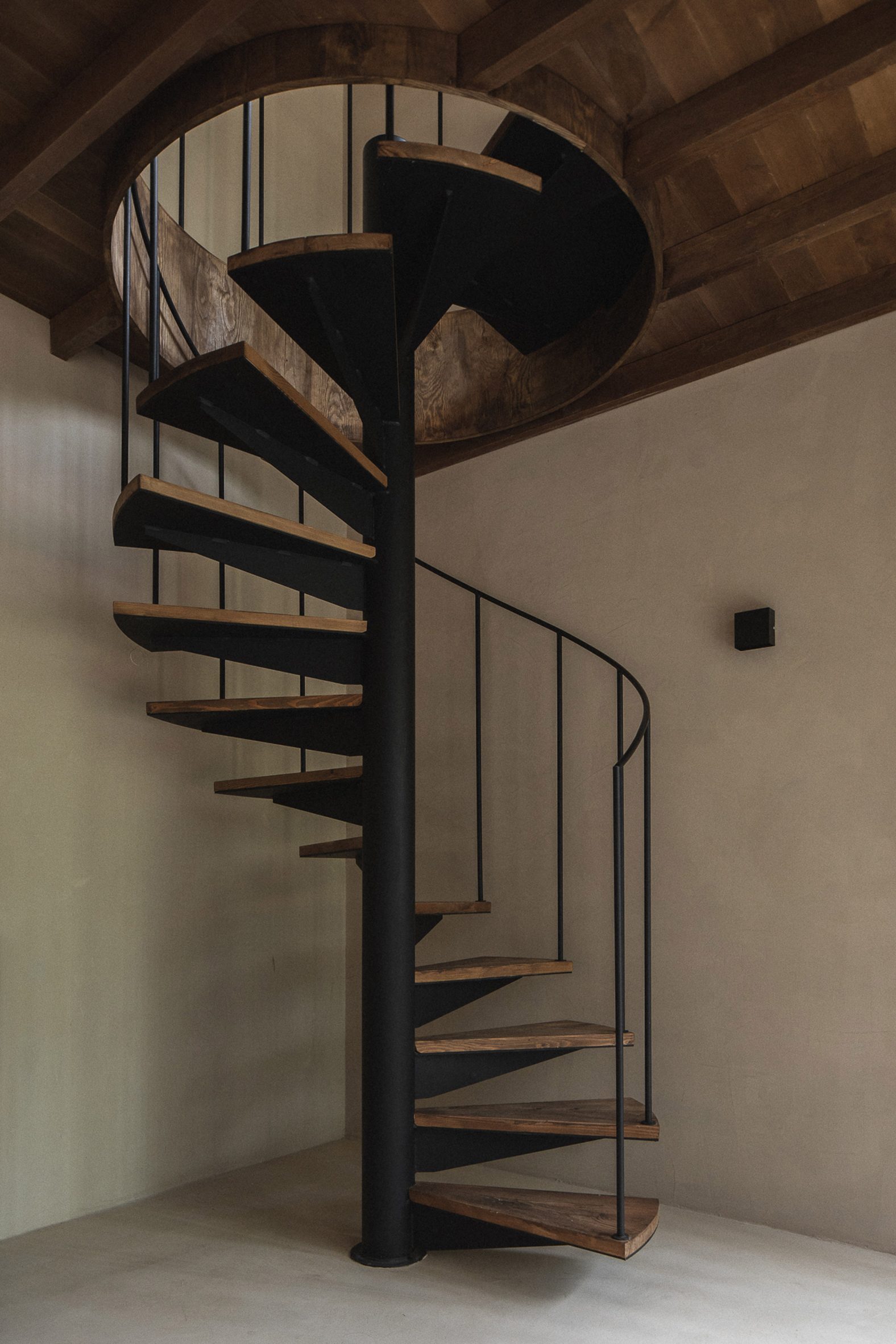 escalier métal et bois colimaçon 