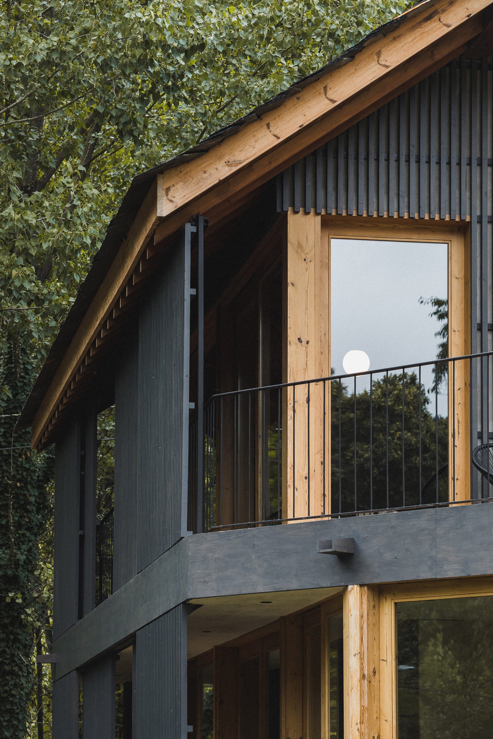 maison contemporaine en bois noir