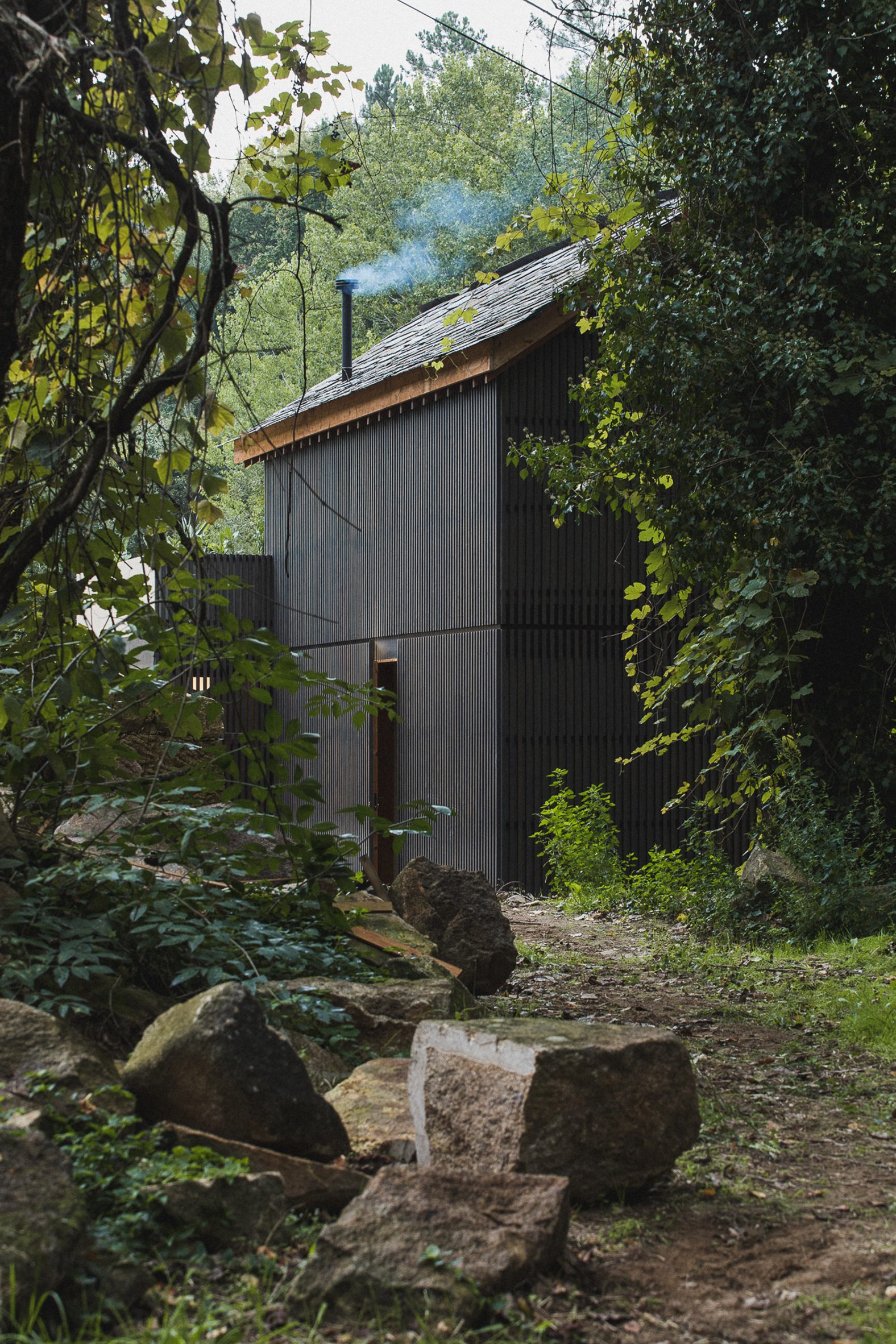 maison contemporaine en bois noir
