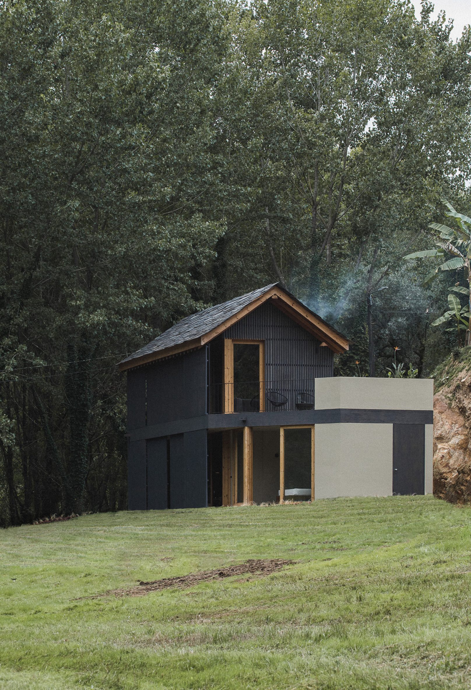 maison contemporaine en bois noir