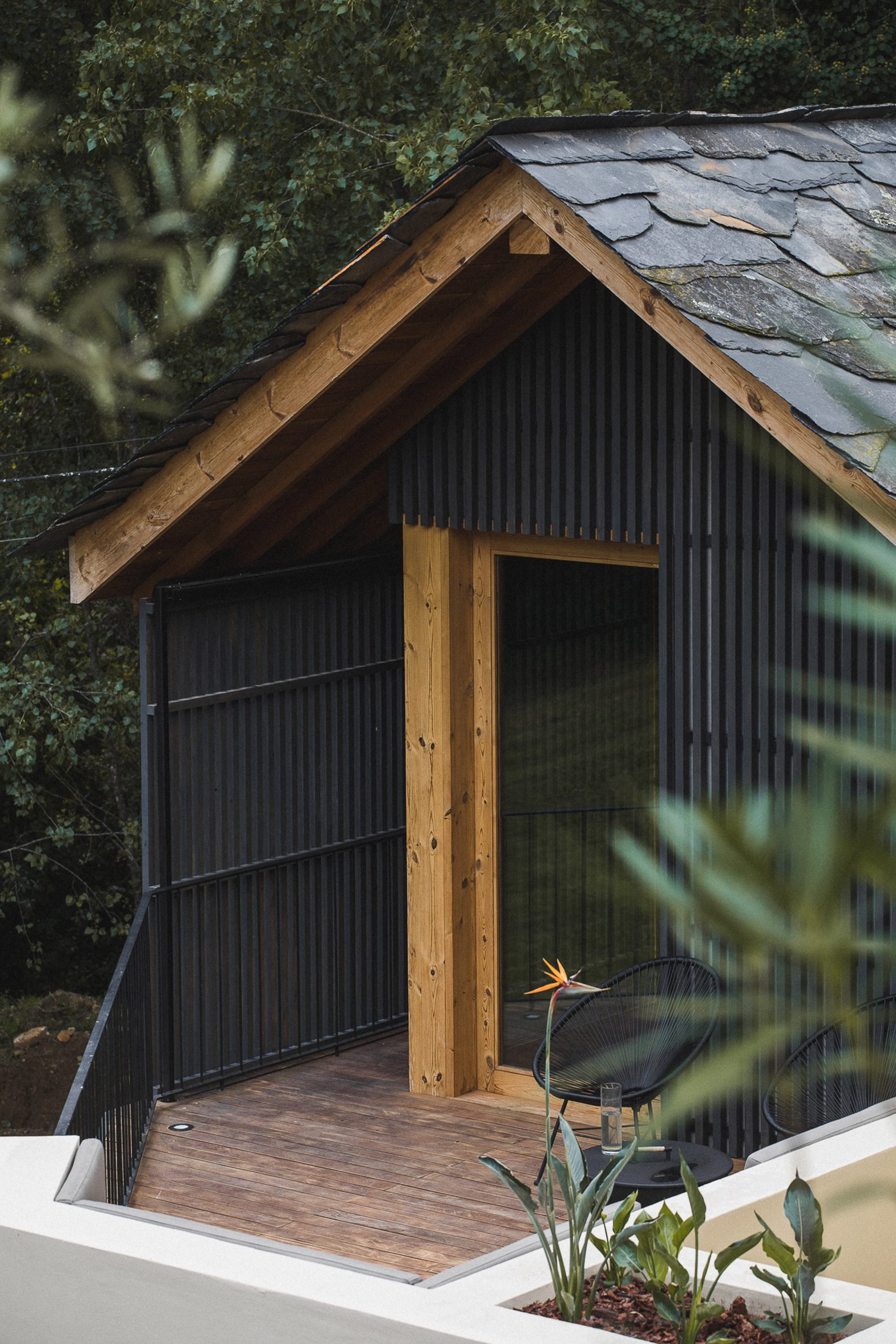 maison contemporaine en bois noir