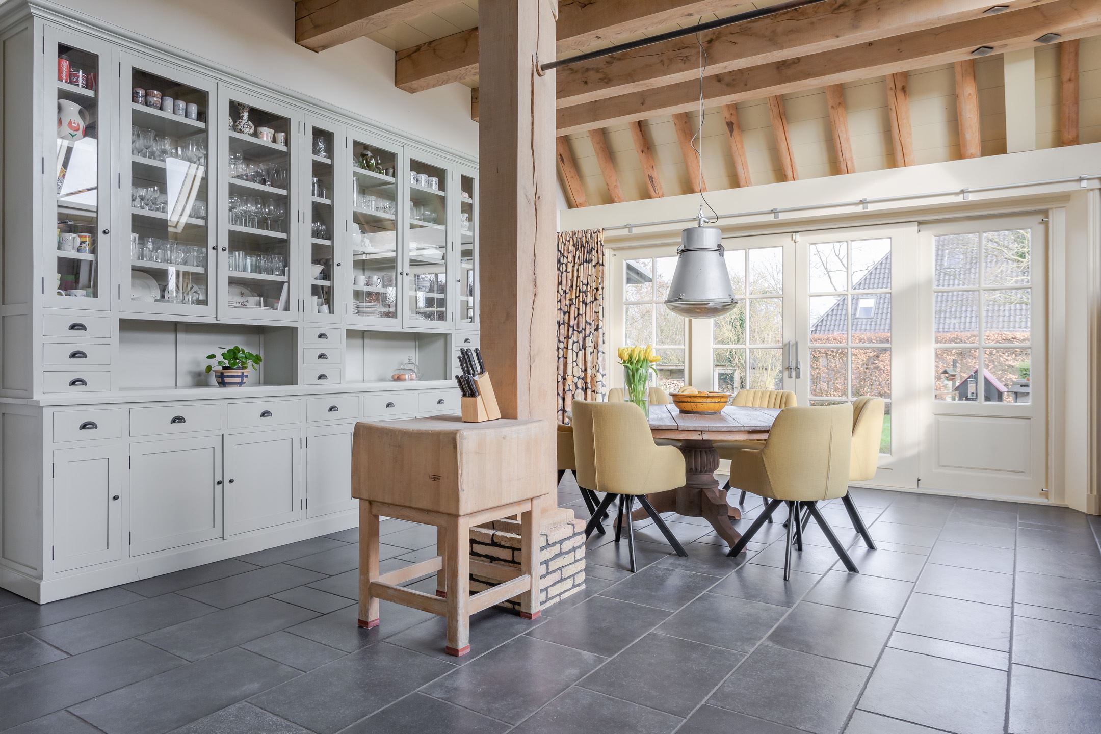 salle à manger avec poutres ferme rénovée salle à manger avec poutres ferme rénovée