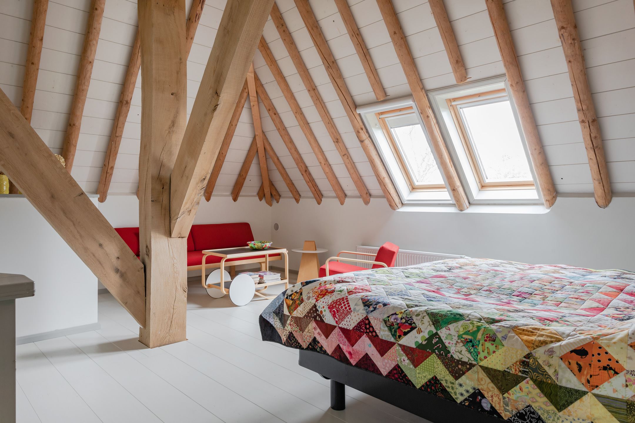 chambre sous combles avec poutres ferme rénovée chambre sous combles avec poutres ferme rénovée