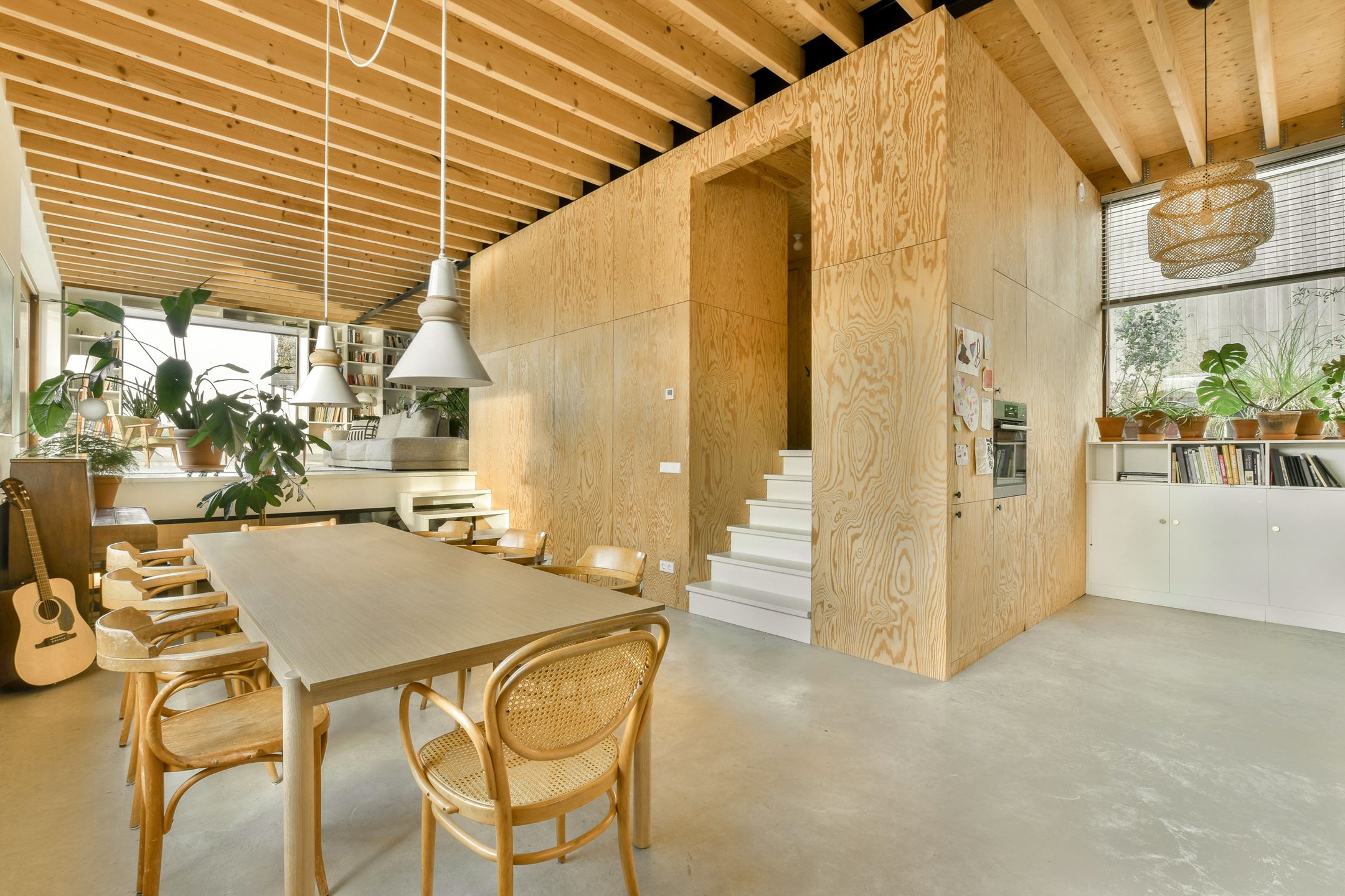 salle à manger avec escalier maison flottante salle à manger avec escalier maison flottante