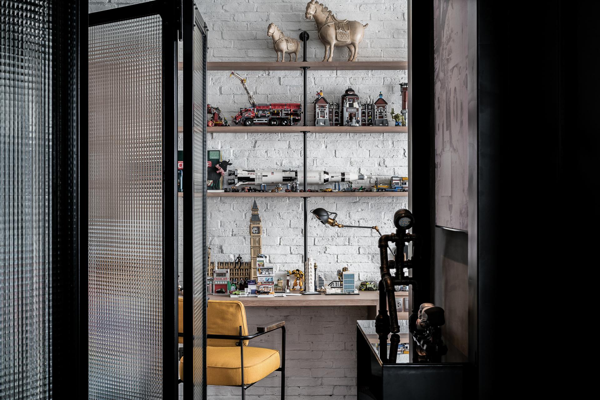 bureau murs en briques blanches