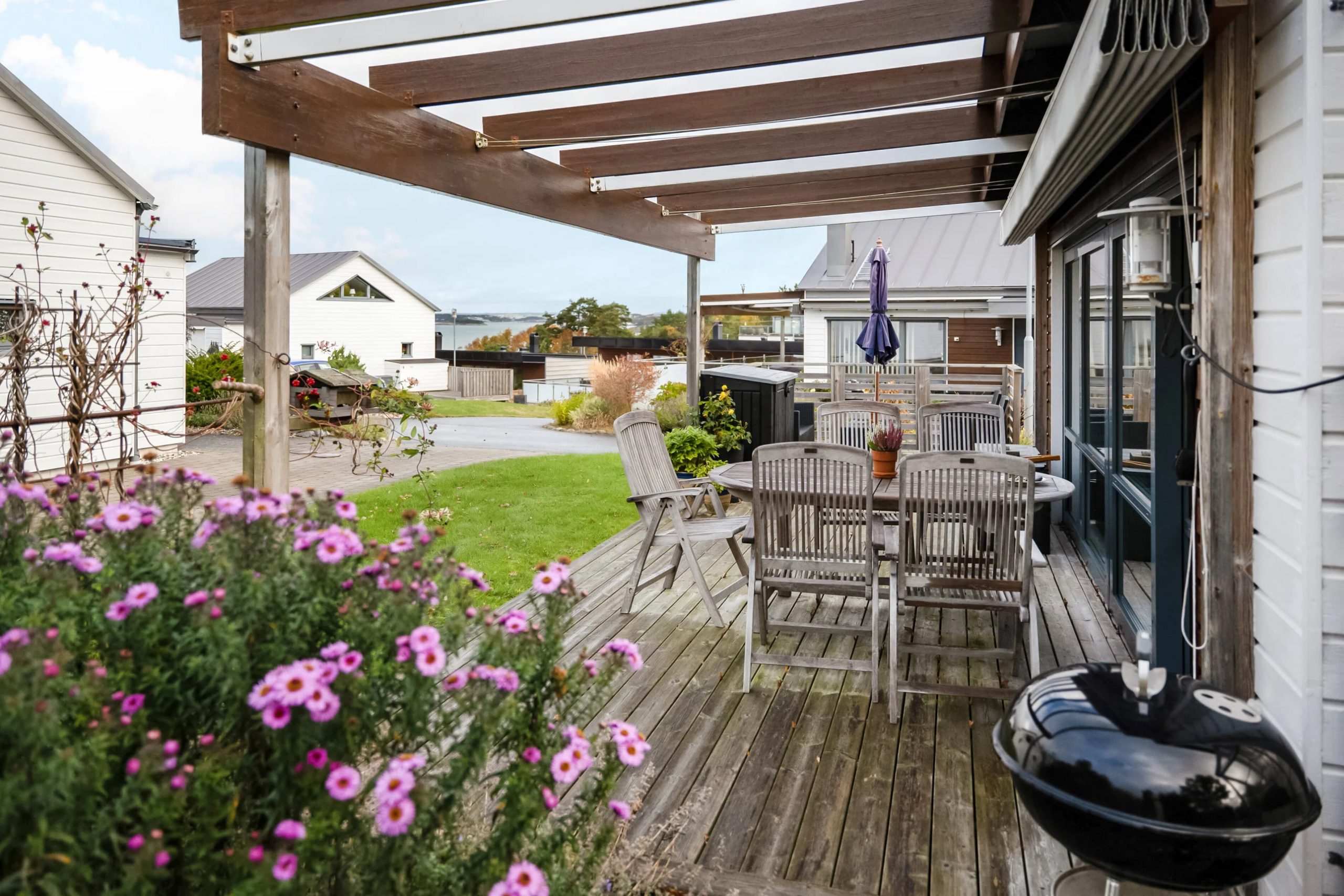 terrasse avec pergola bois petite maison de 45m2 terrasse avec pergola bois petite maison de 45m2
