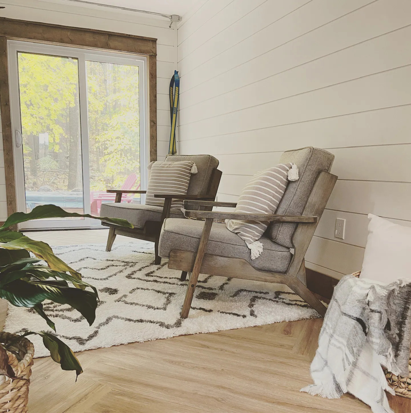 salon mur bois