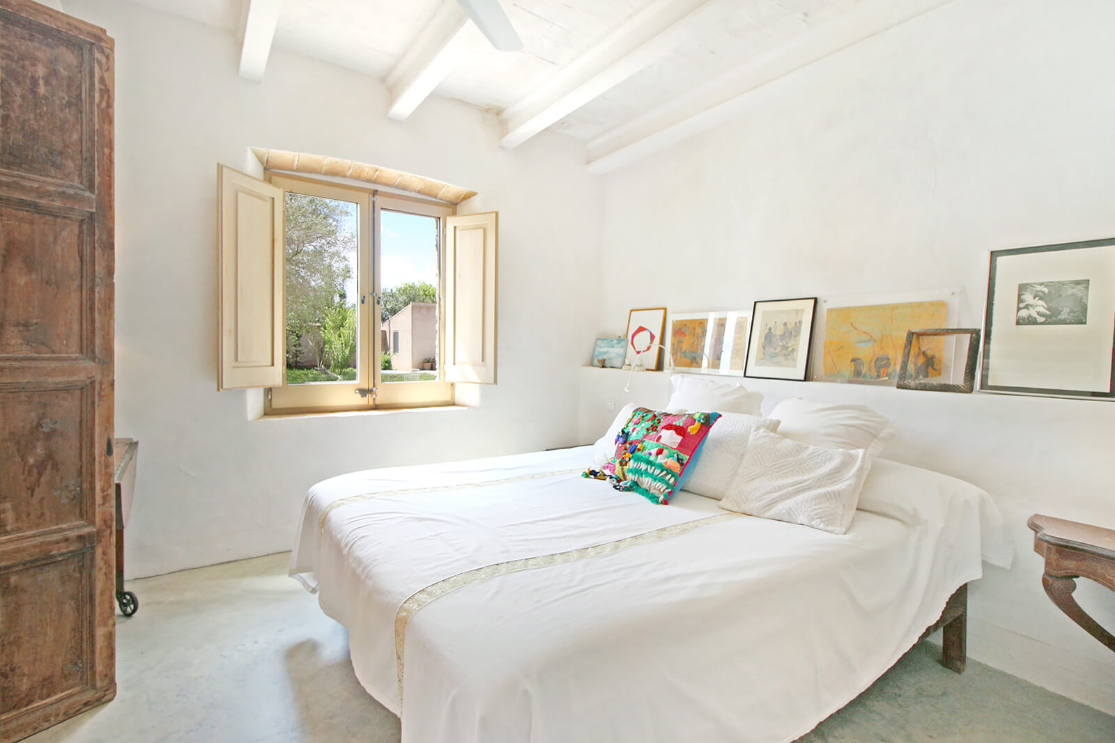 chambre minimaliste maison en pierres