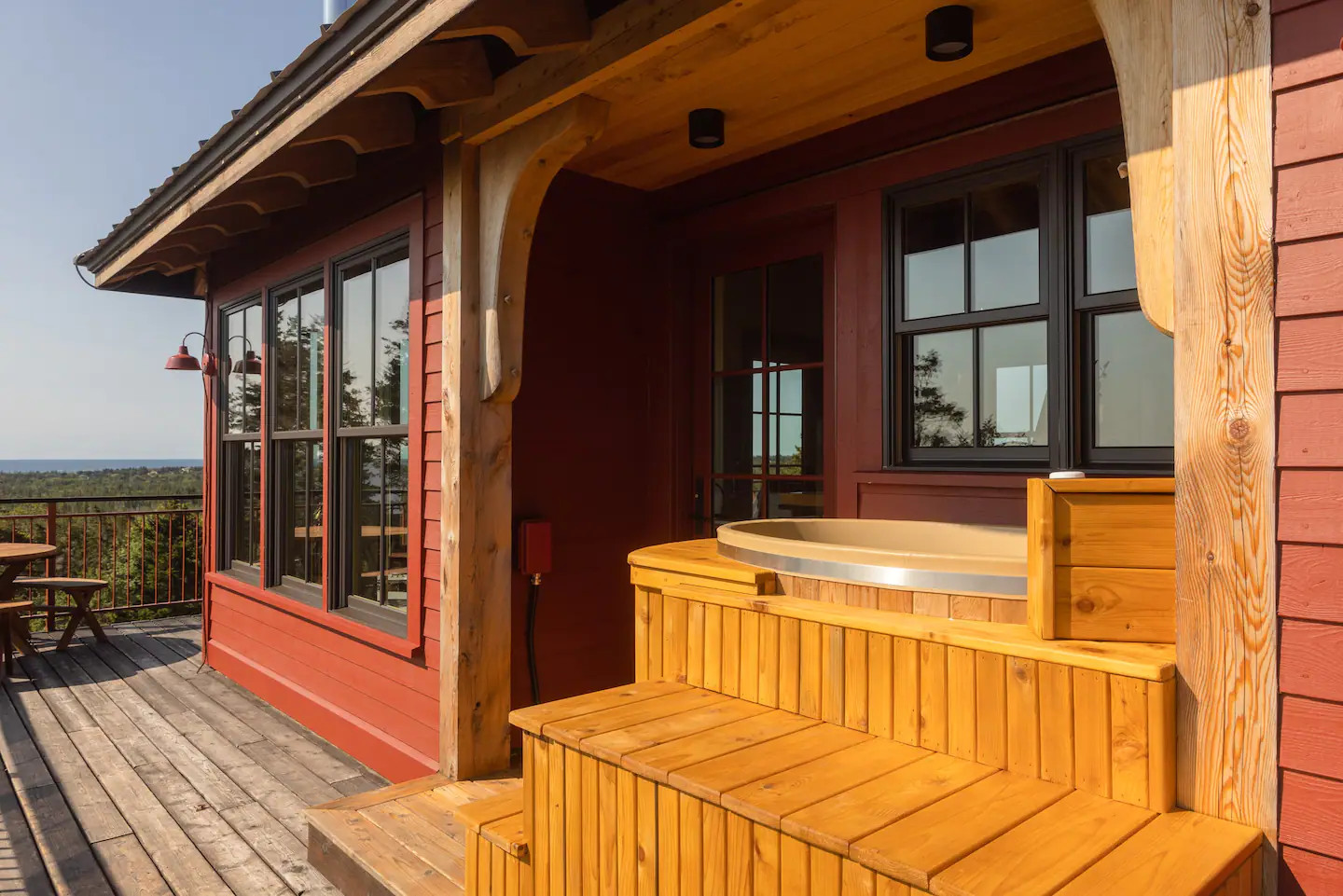 terrasse bois avec jacuzzi