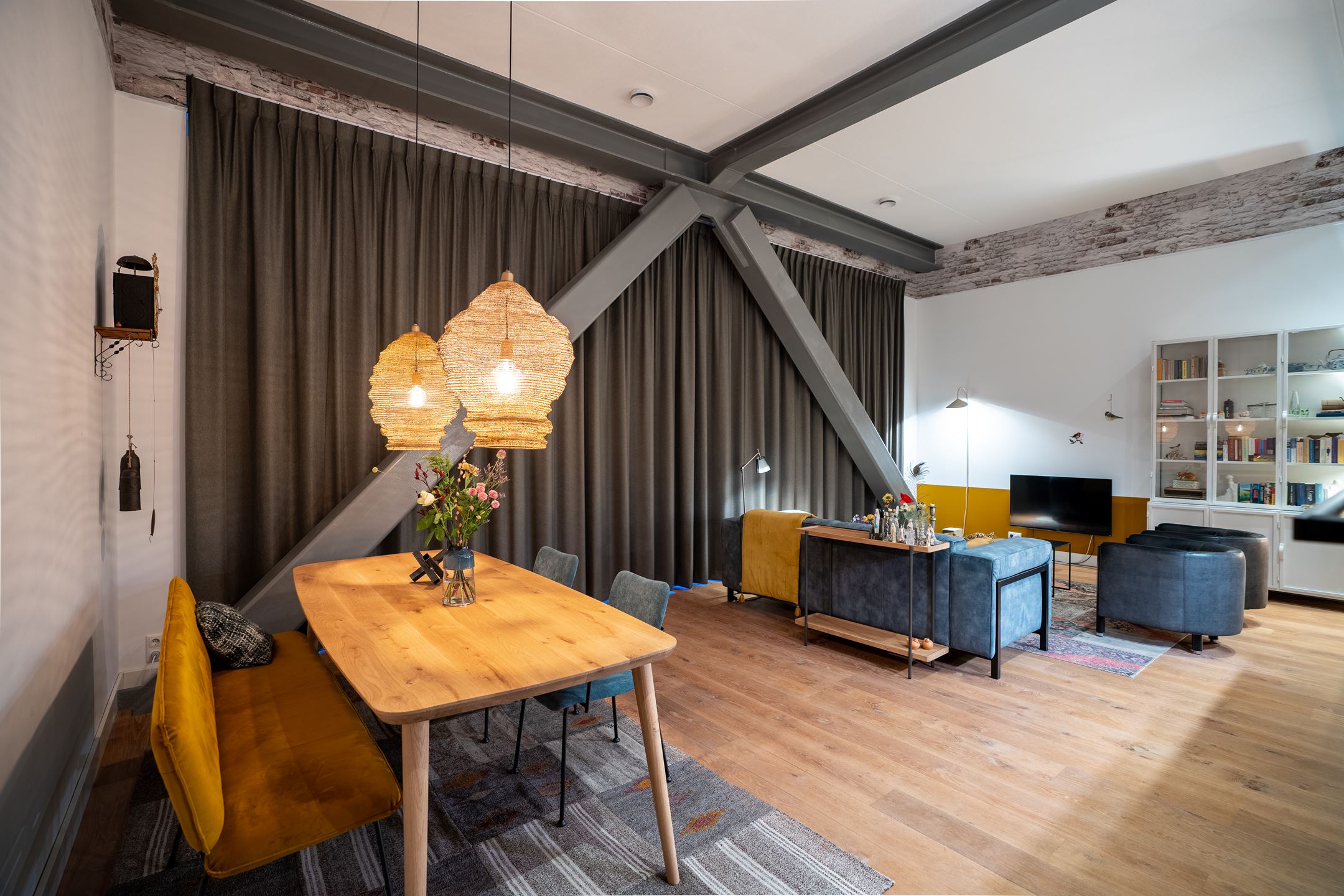 salon avec poutres métal loft