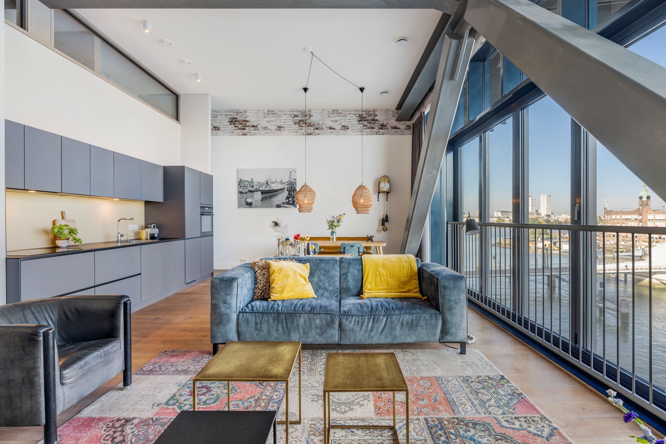 salon avec poutres métal loft