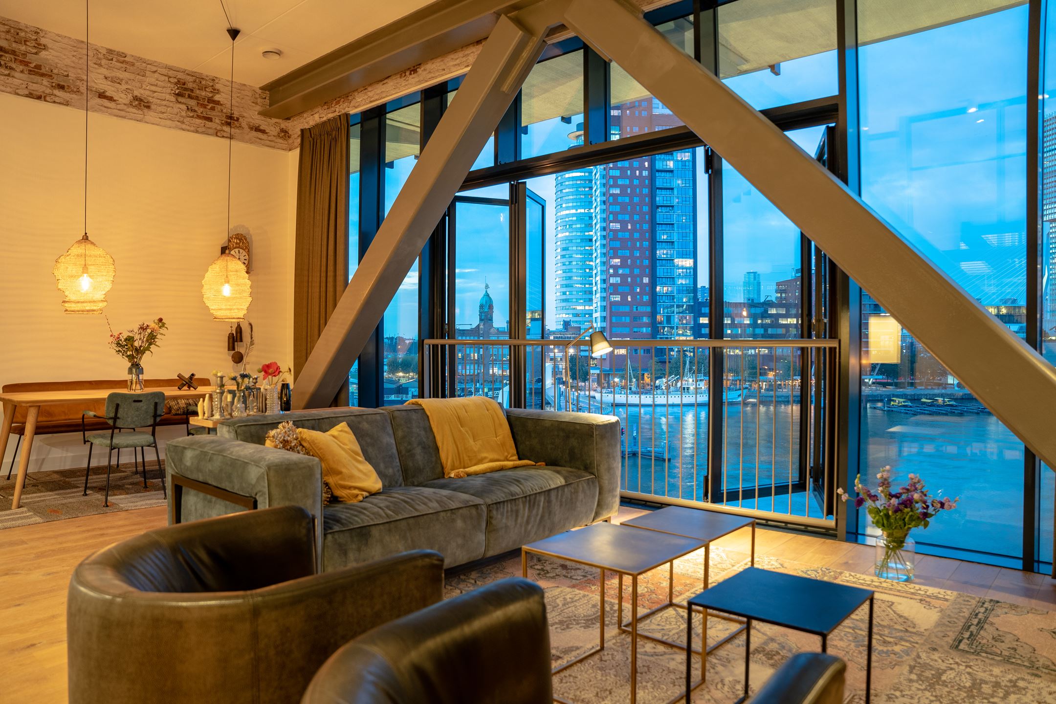 salon avec poutres métal loft