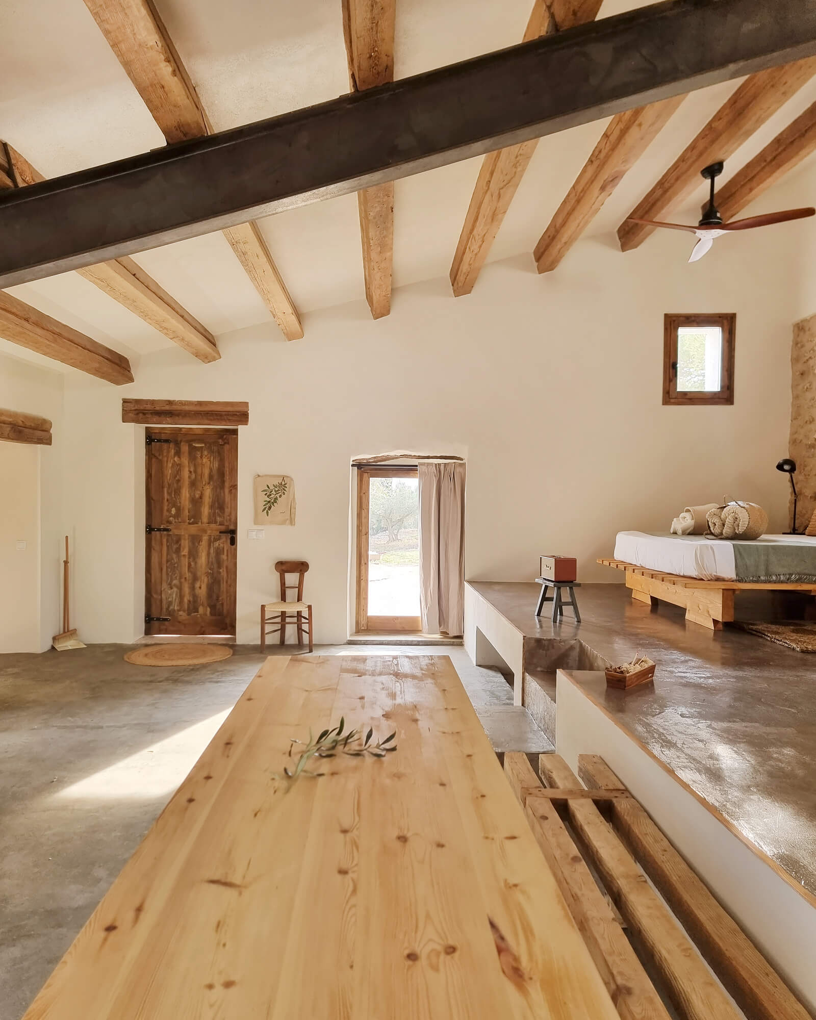 salon et chambre mur de pierre loft rural salon et chambre mur de pierre loft rural