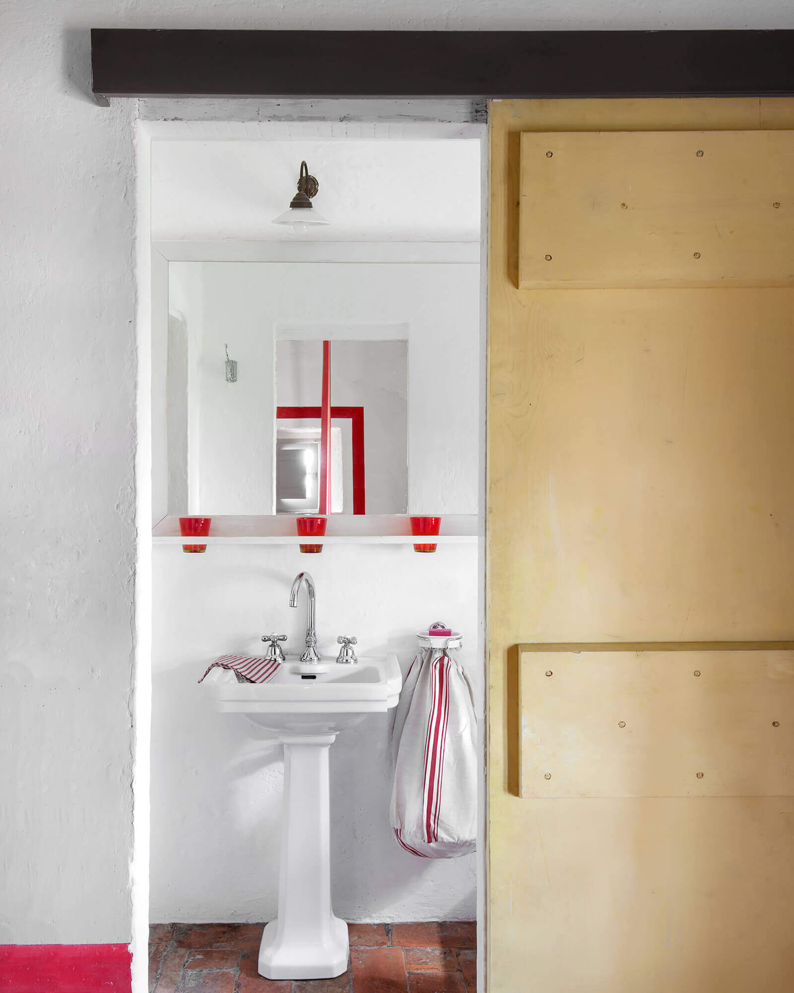 salle de bain rétro maison en pierres salle de bain rétro maison en pierres