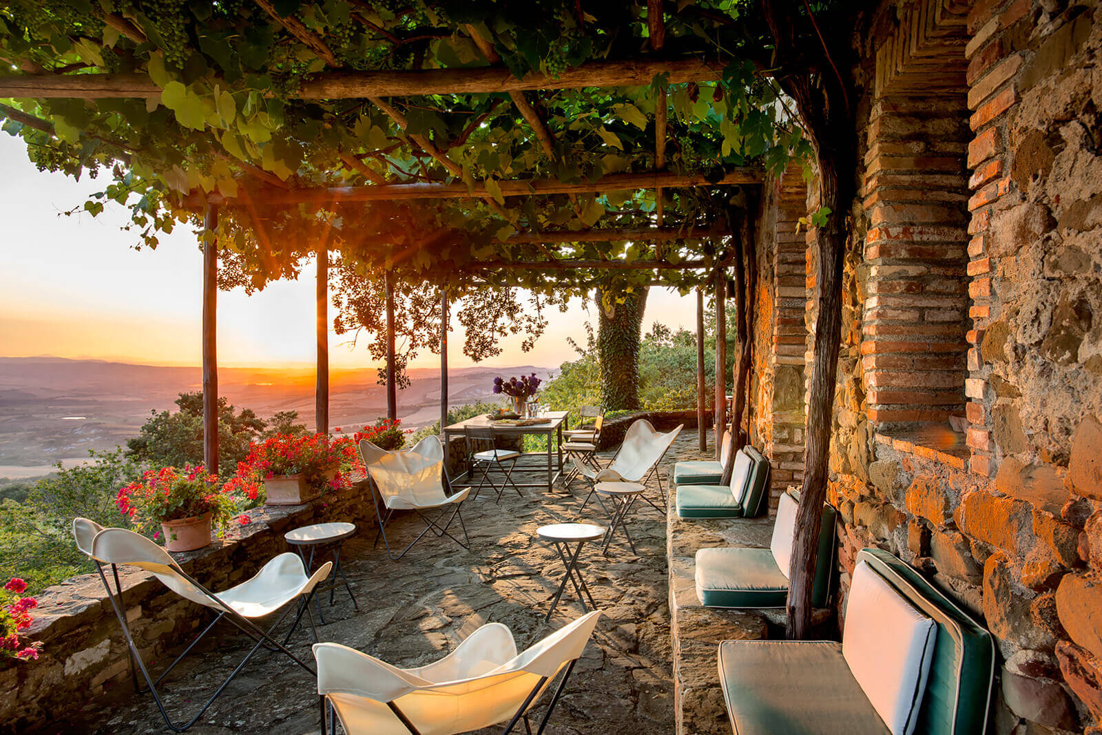terrasse avec pergola bois maison en pierres terrasse avec pergola bois maison en pierres