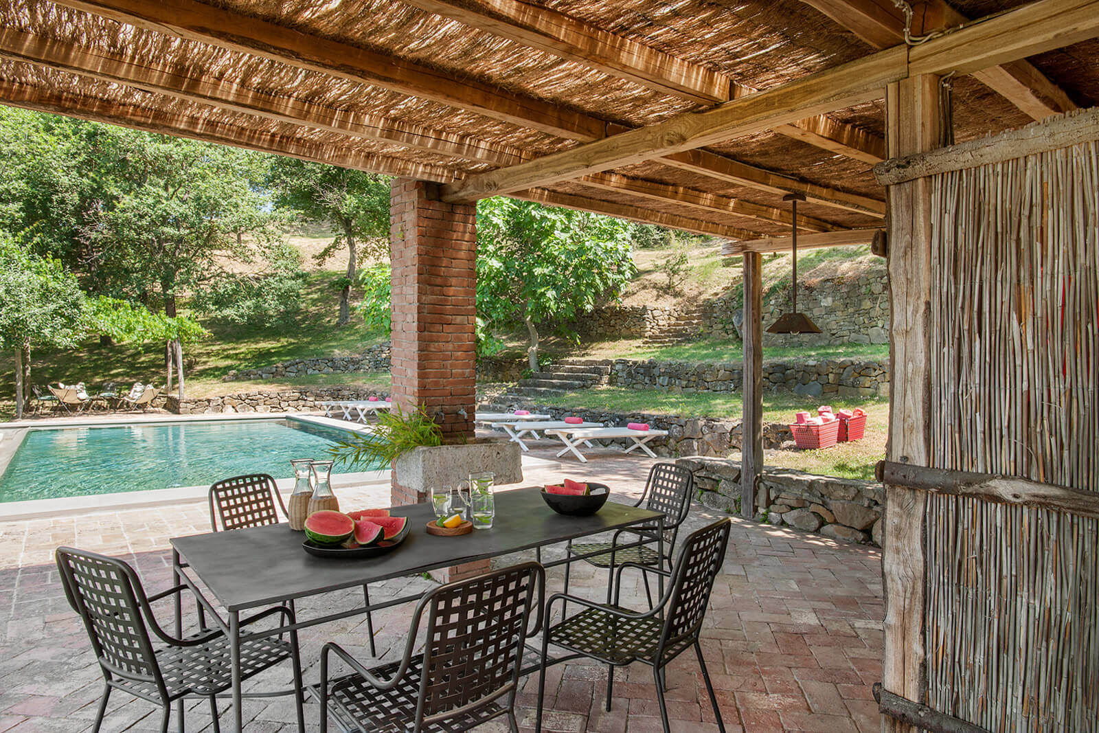 terrasse avec pergola bois et canisses maison en pierres terrasse avec pergola bois et canisses maison en pierres
