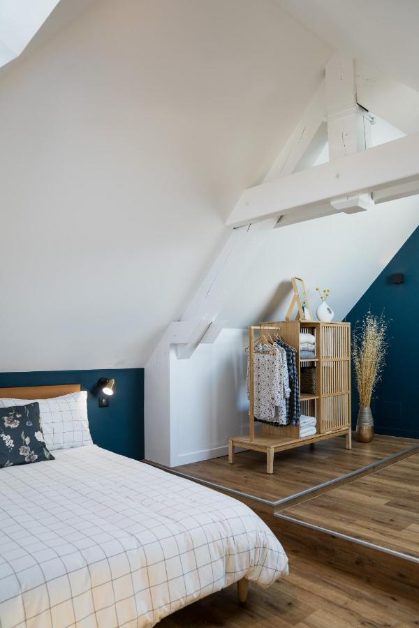 chambre sous combles avec poutres