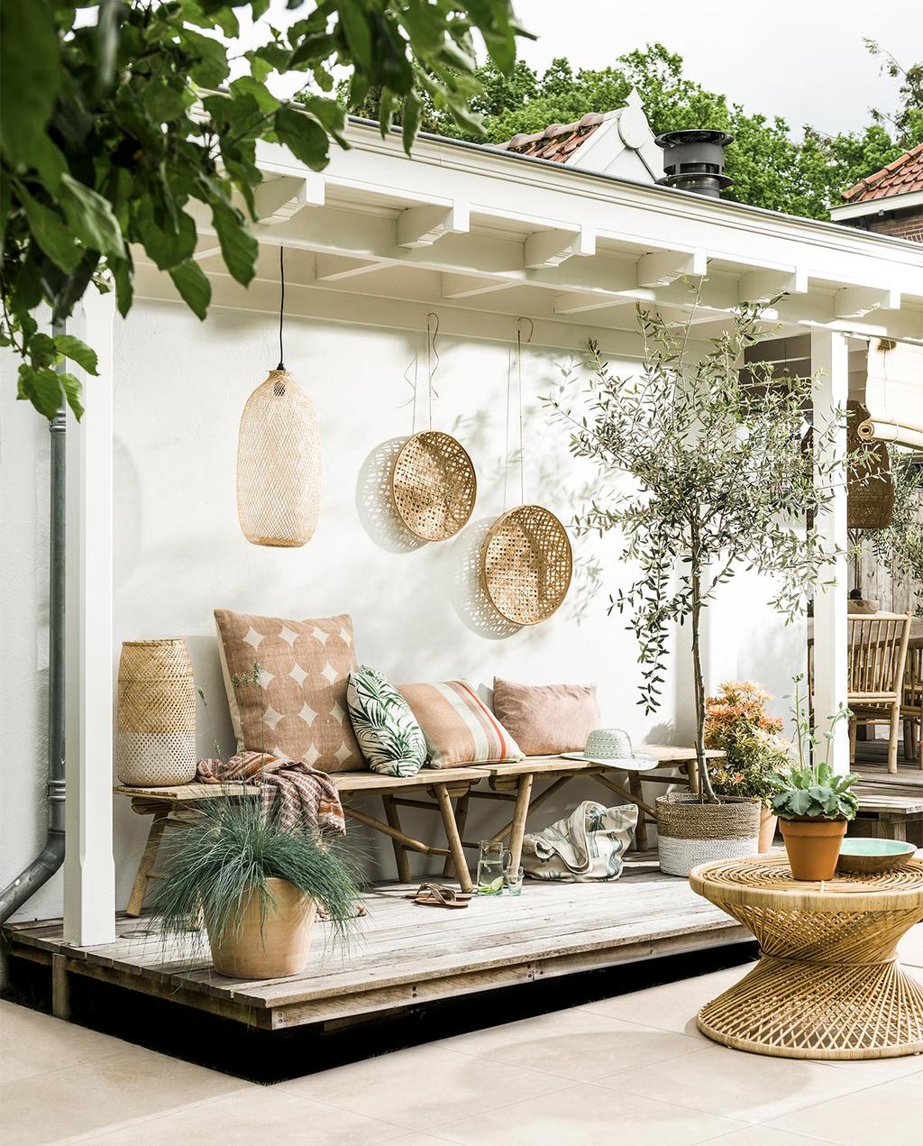terrasse séparée et abritée décoration pastel