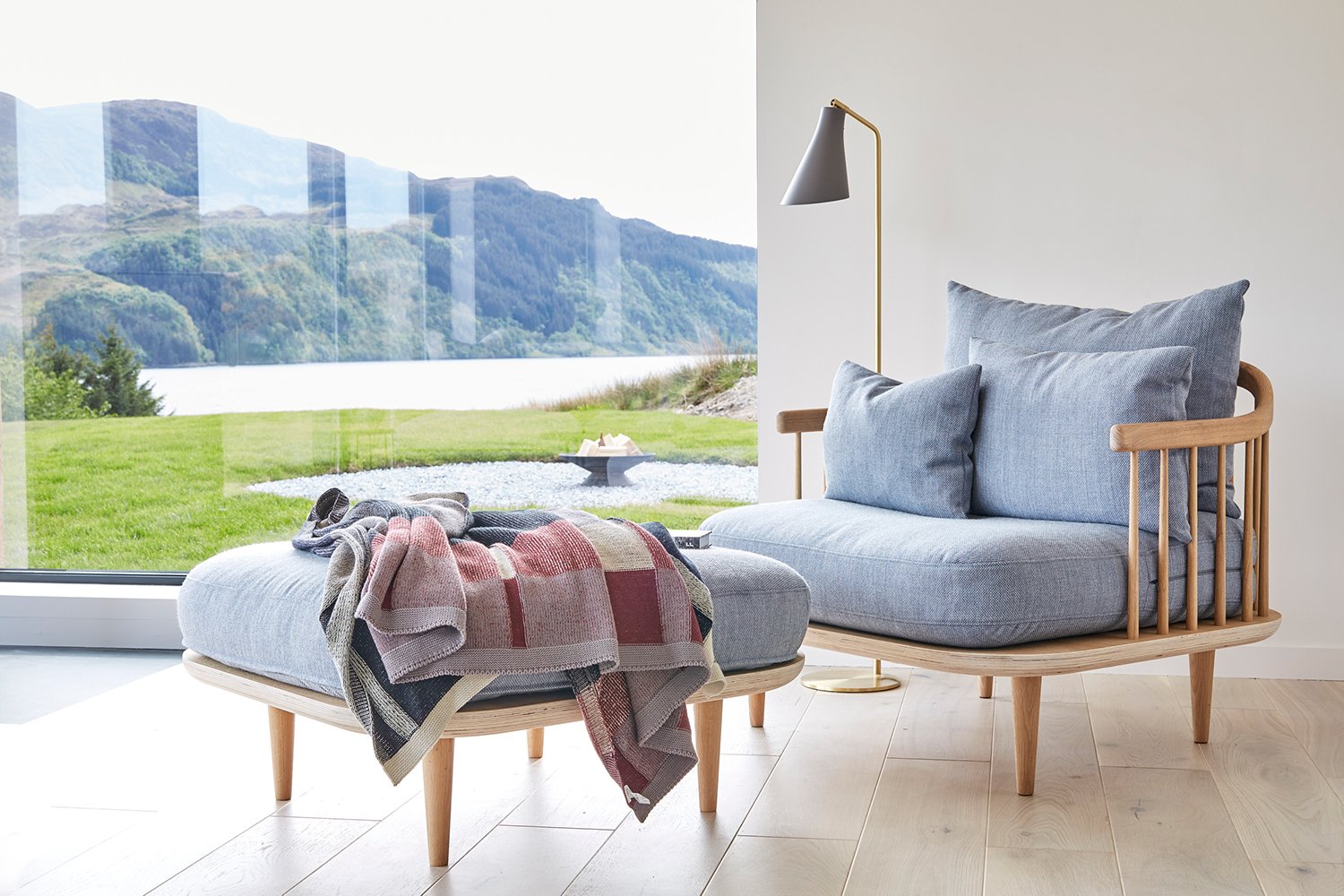salon avec baie vitrée décoration design
