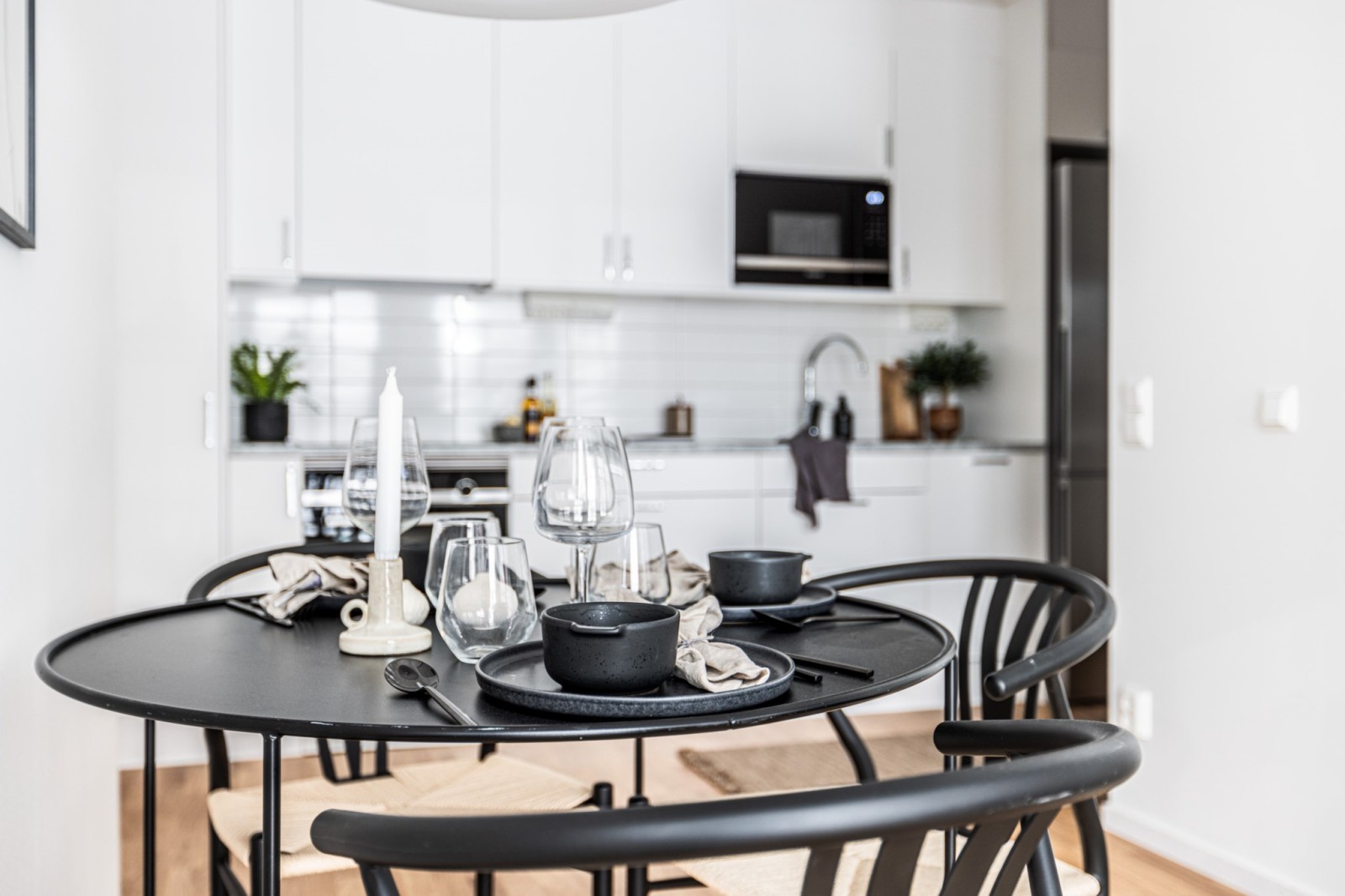 cuisine design blanche avec coin repas cuisine design blanche avec coin repas