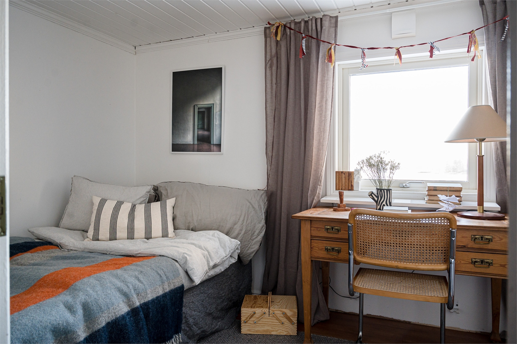 chambre avec bureau