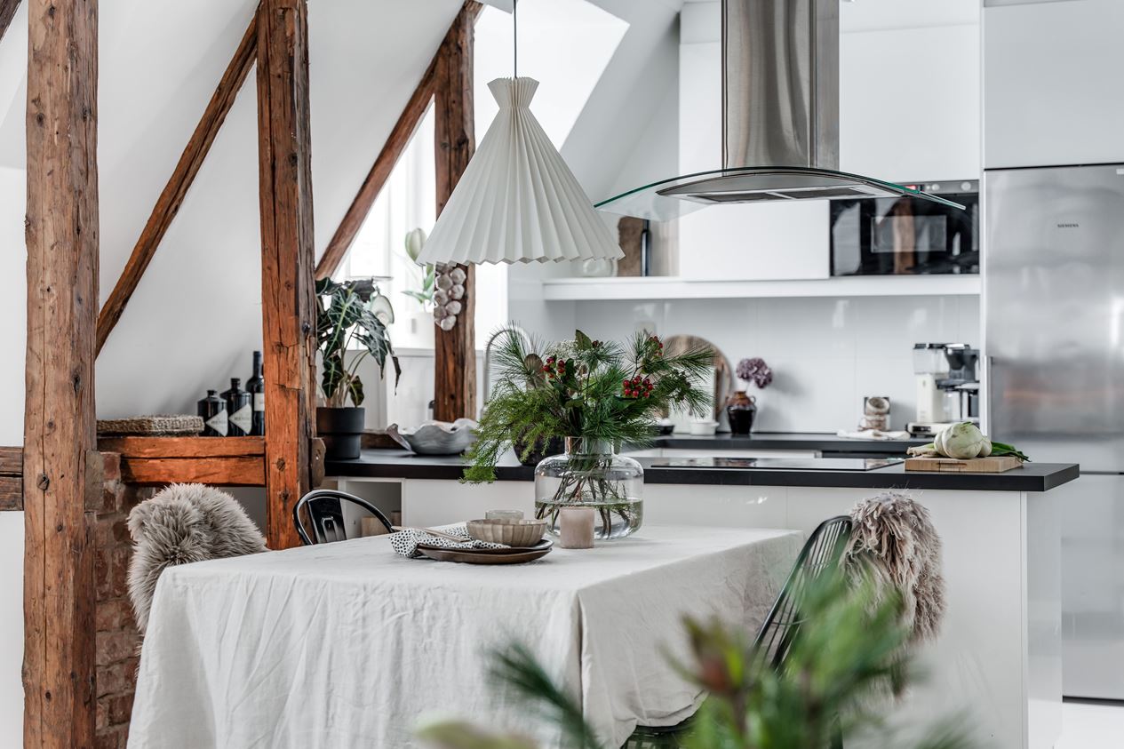 cuisine ouverte avec poutres