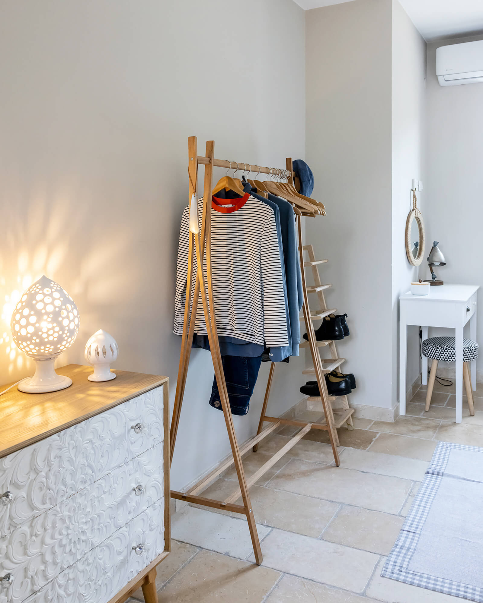 porte manteau bois dans chambre porte manteau bois dans chambre