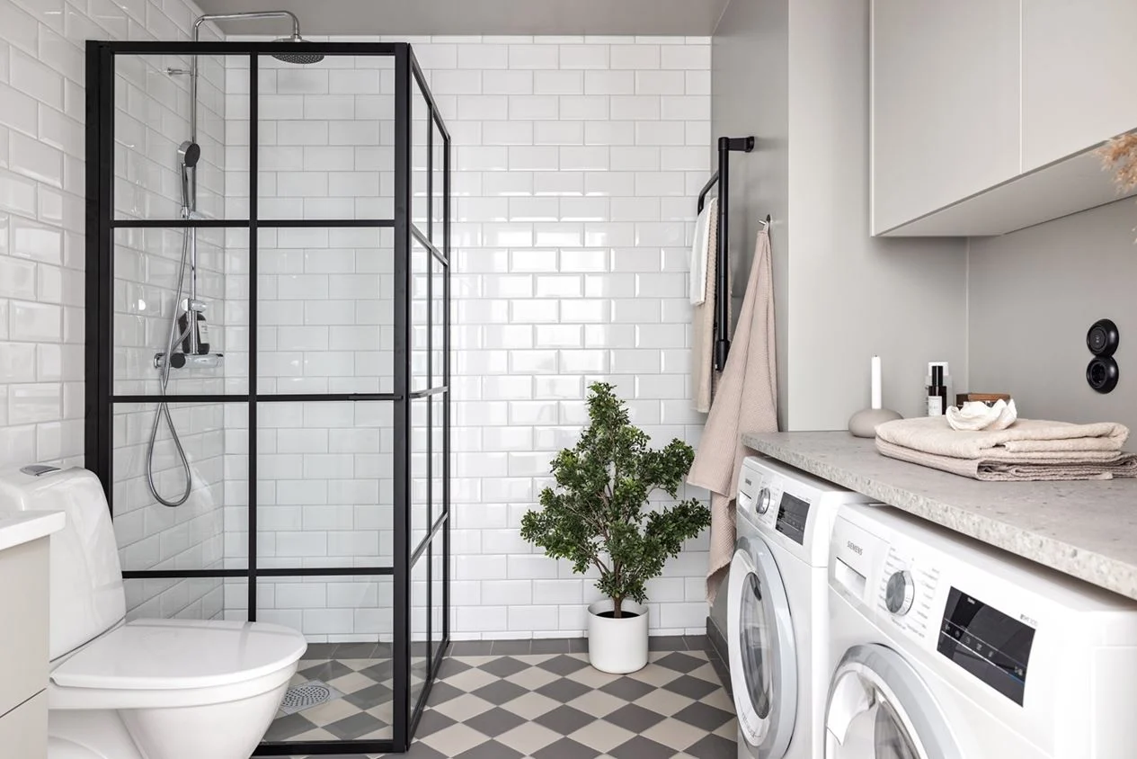 salle de bain sol à damier noir et blanc salle de bain sol à damier noir et blanc