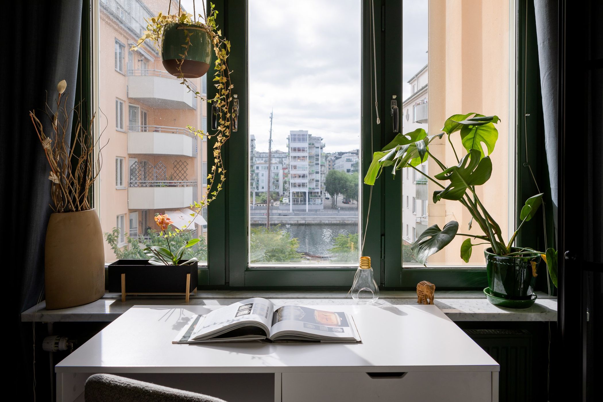 bureau avec vue sur canal bureau avec vue sur canal