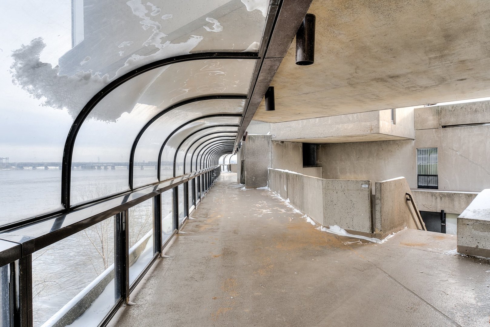 couloir béton immeuble brutaliste couloir béton immeuble brutaliste