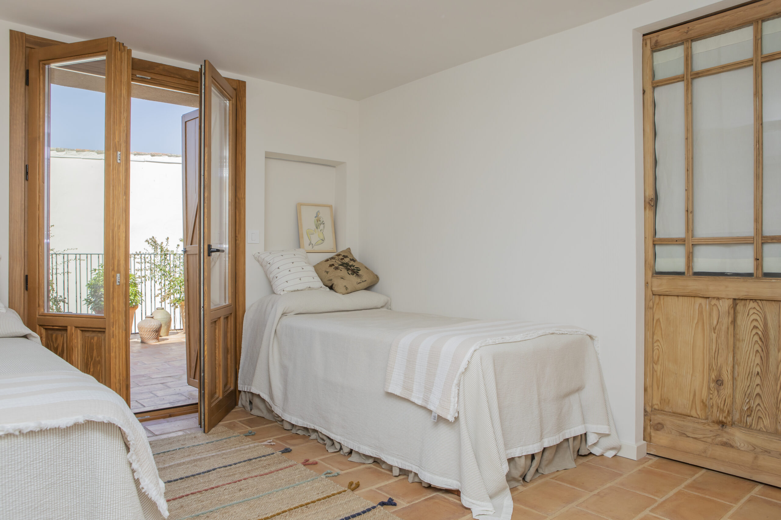 chambre blanche maison de village rénovée chambre blanche maison de village rénovée
