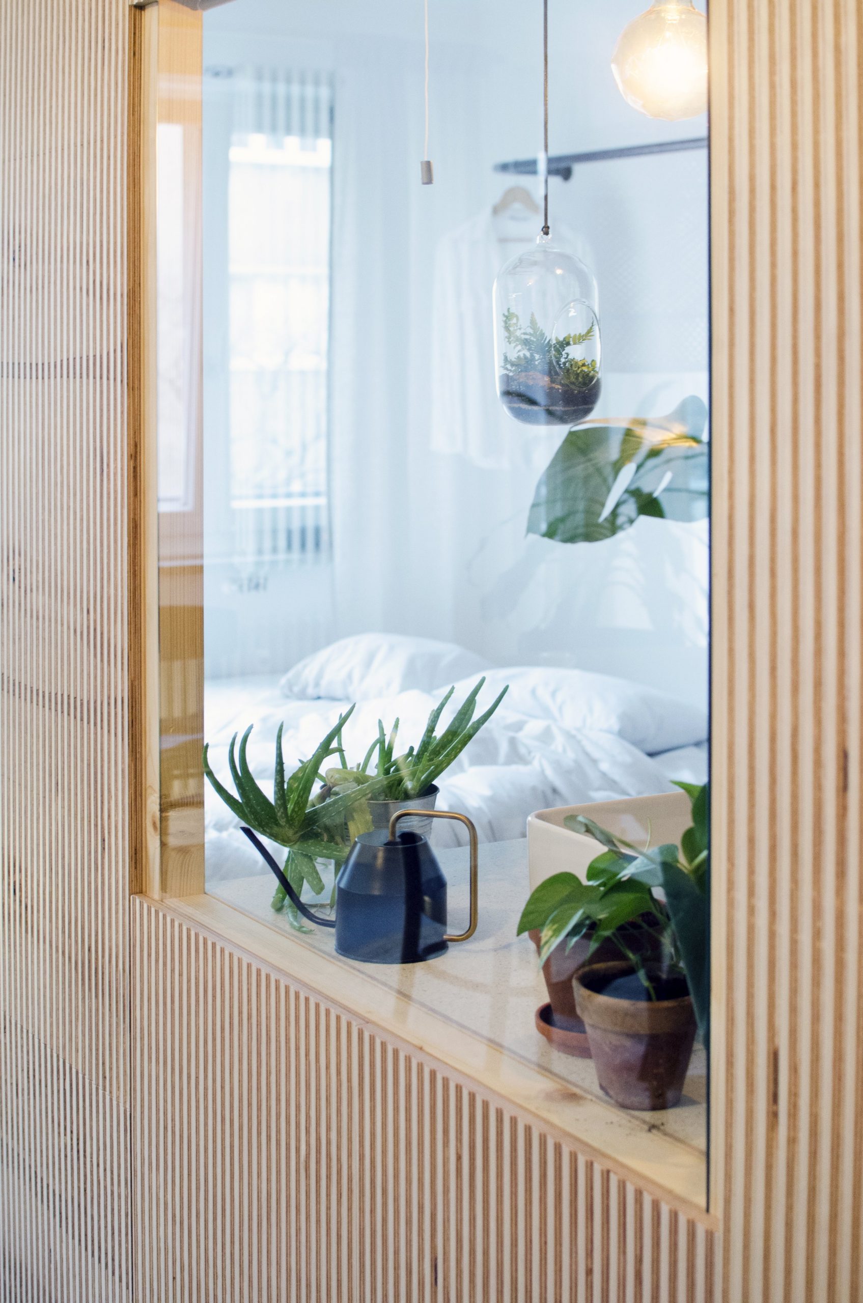 chambre décoration design avec fenêtre intérieure