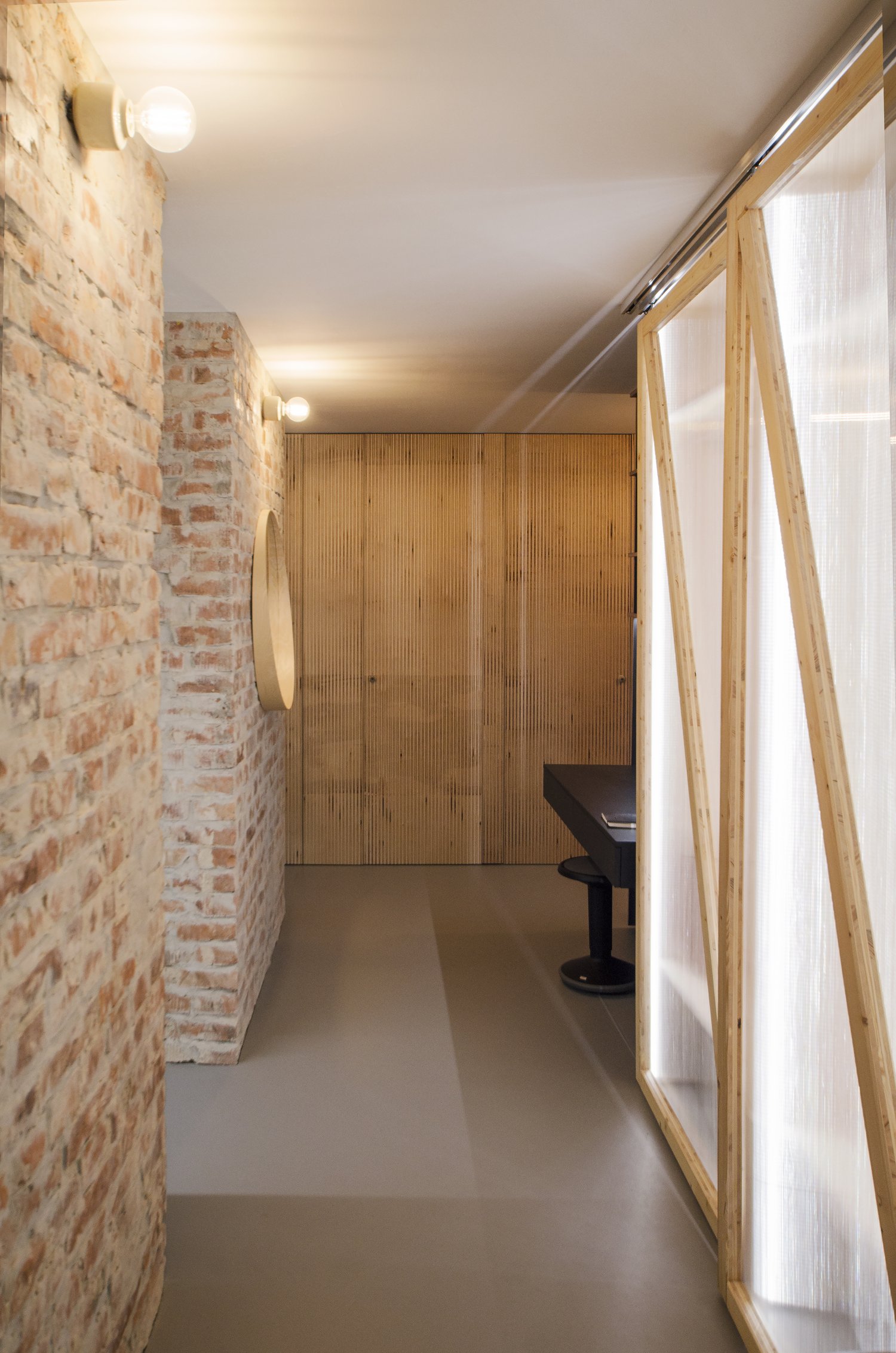 entrée murs de briques décoration design