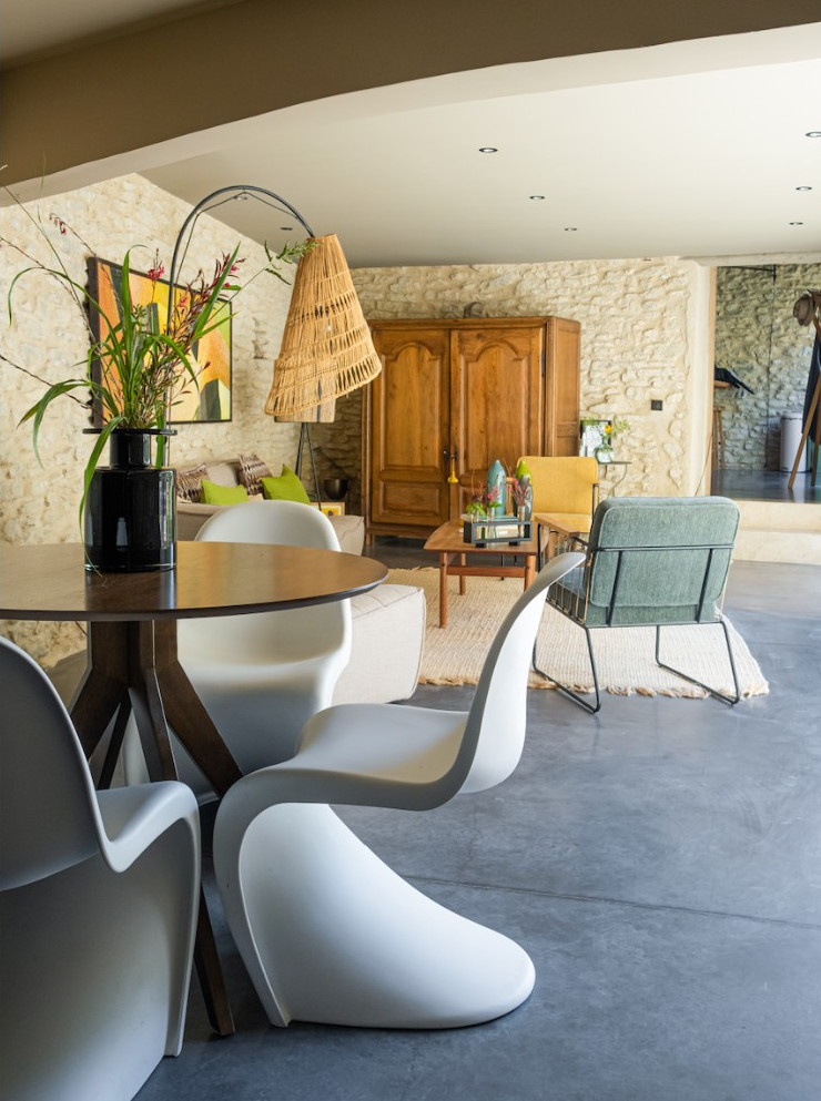 salon maison en pierres en Provence ferme Les Callis