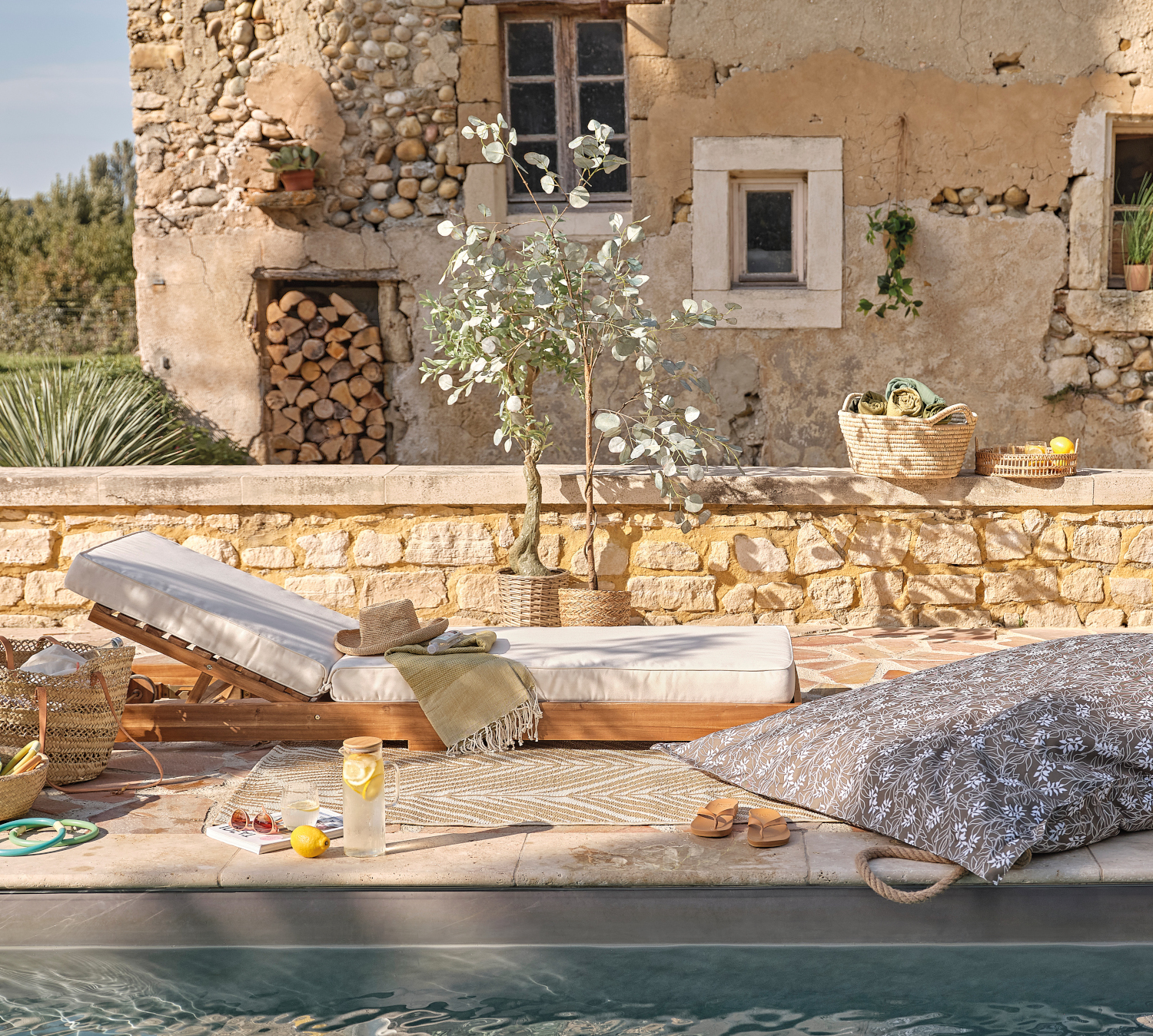terrasse piscine maison en pierres mobilier jardin Maisons du Monde 2023 terrasse piscine maison en pierres mobilier jardin Maisons du Monde 2023