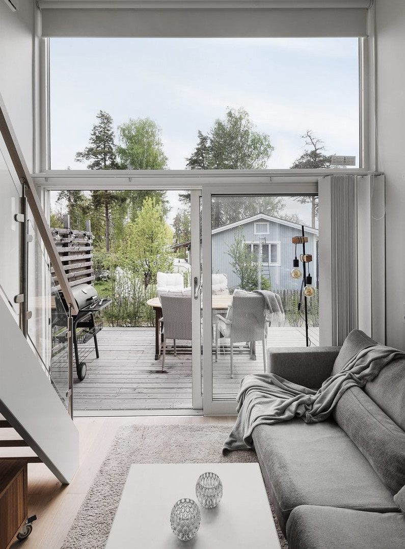 salon avec escalier mini maison 33m2