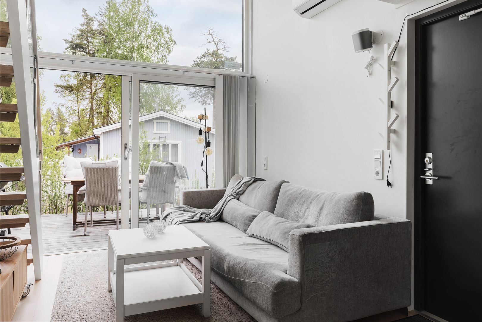 salon avec mezzanine mini maison 33m2