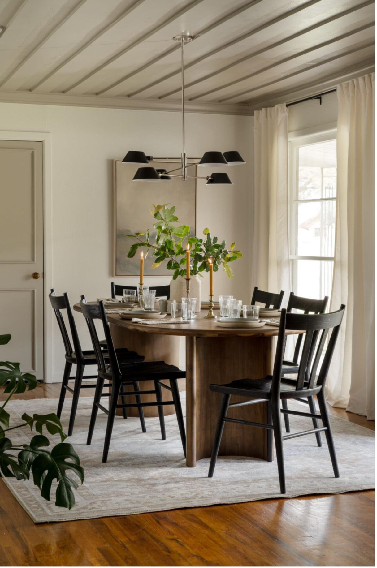 salle à manger beige rénovée par Joanna Gaines