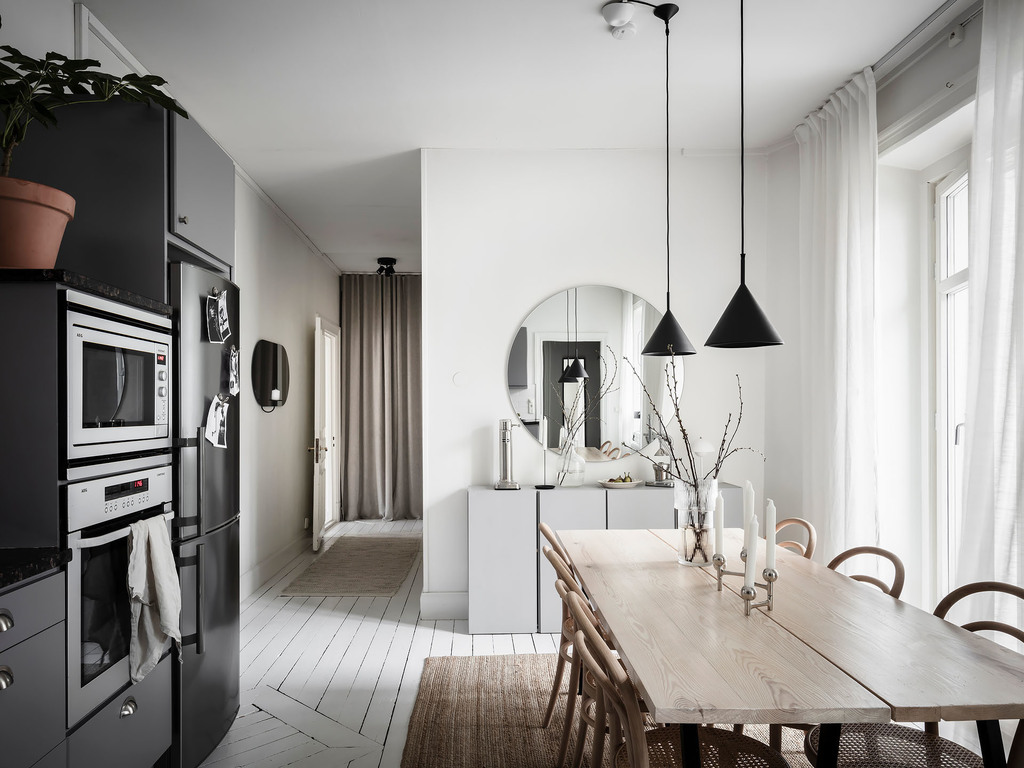 cuisine design grise avec table bois clair