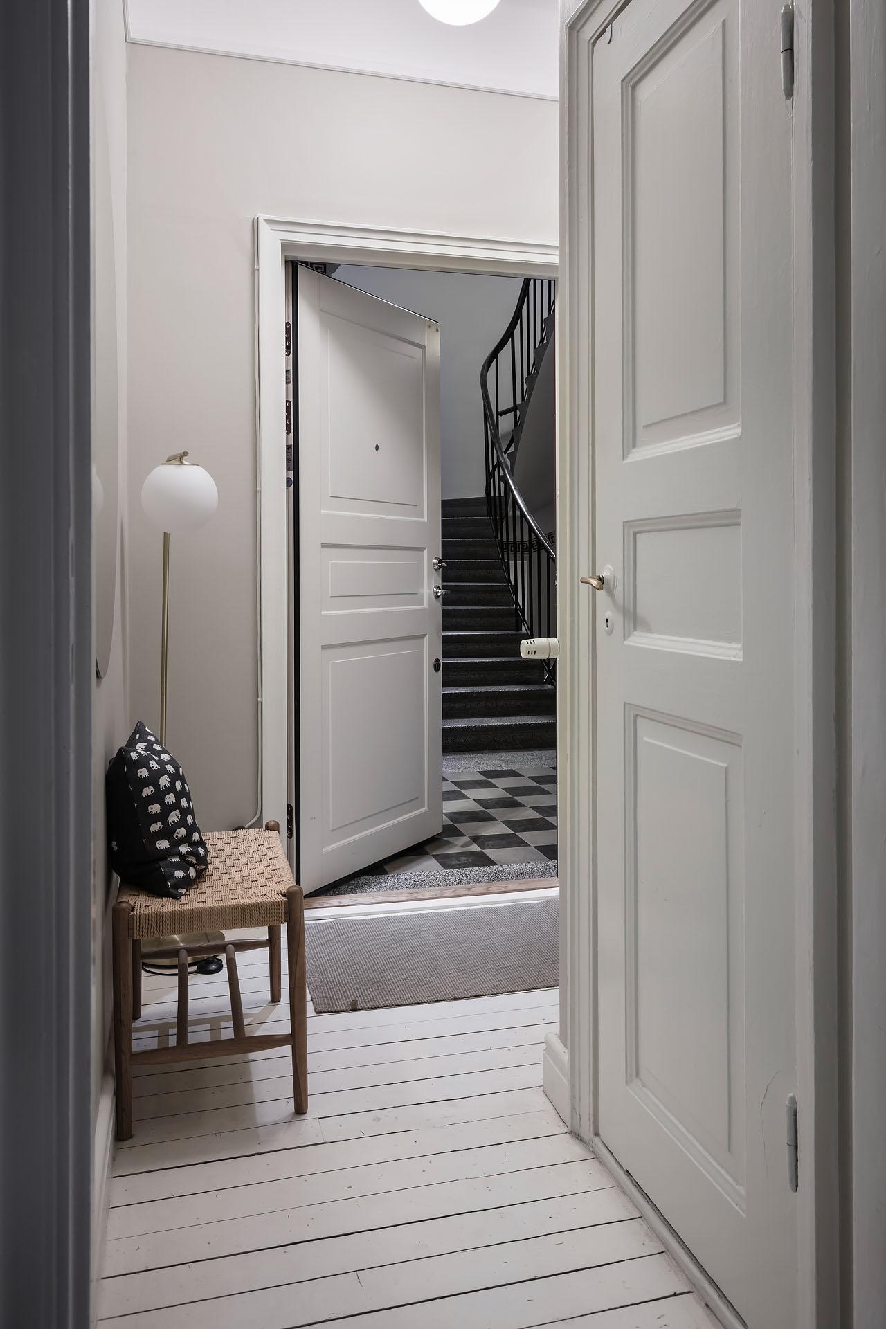 entrée parquet peint en blanc décoration scandinave entrée parquet peint en blanc décoration scandinave