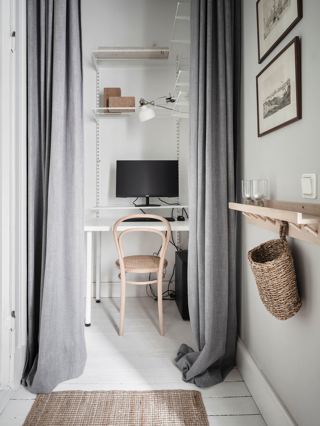 entrée avec espace bureau