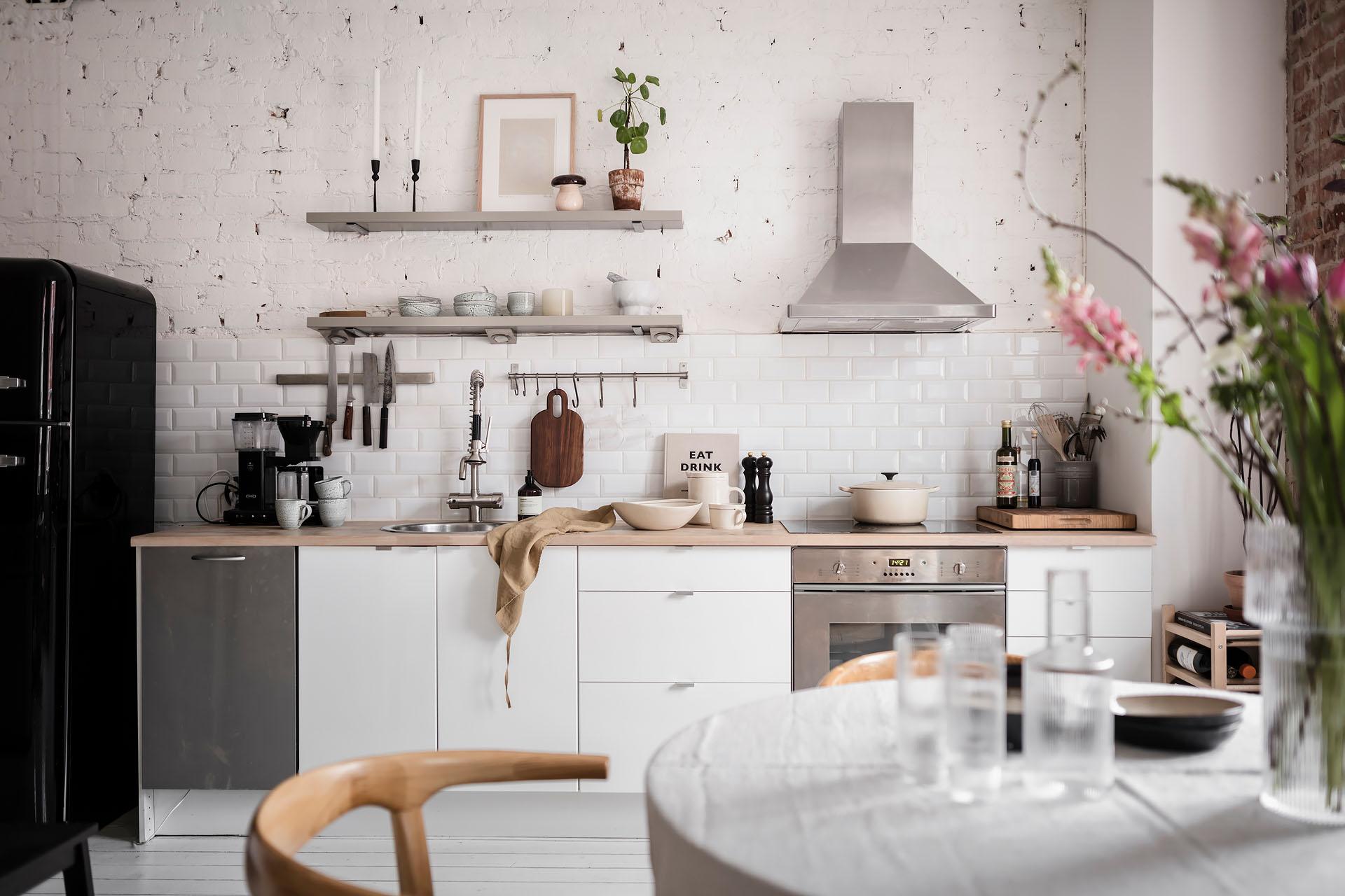cuisine blanche mur briques peintes en blanc cuisine blanche mur briques peintes en blanc