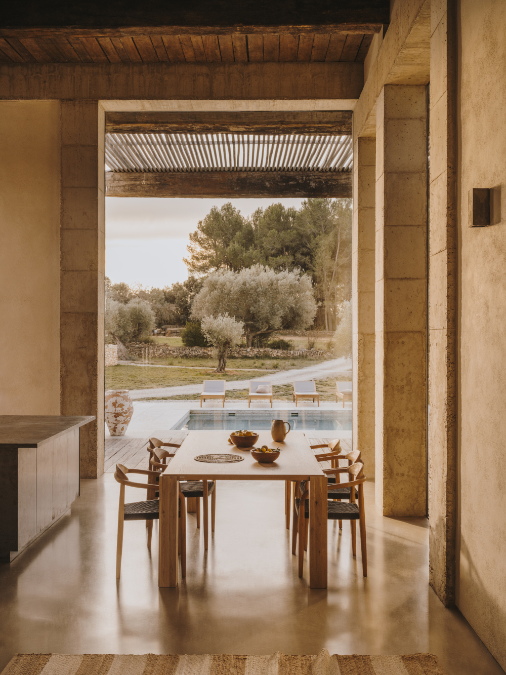 salle à manger décoration méditerranéenne et contemporaine Kave Home